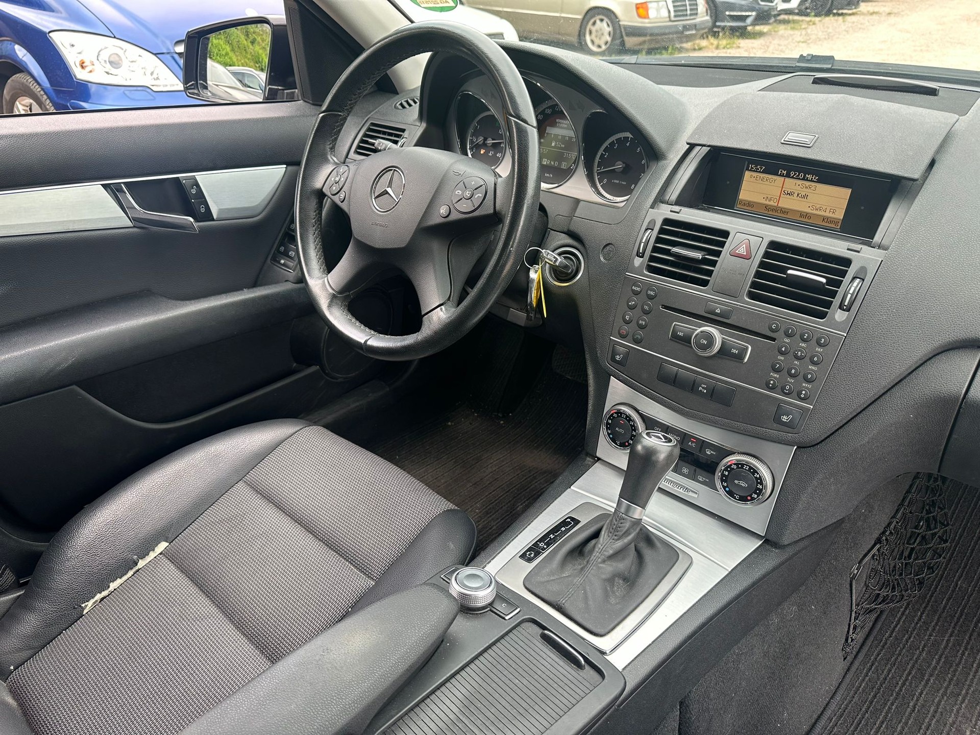 MERCEDES-BENZ C 180 CGI BlueEfficiency Avantgarde Automatic-image-14