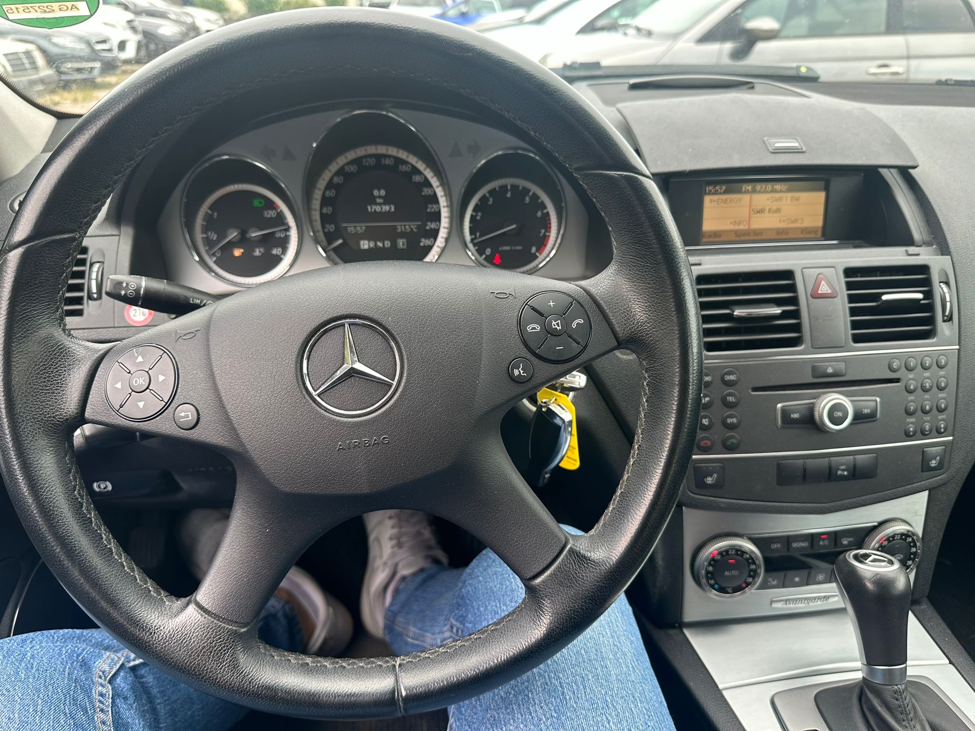 MERCEDES-BENZ C 180 CGI BlueEfficiency Avantgarde Automatic-image-15