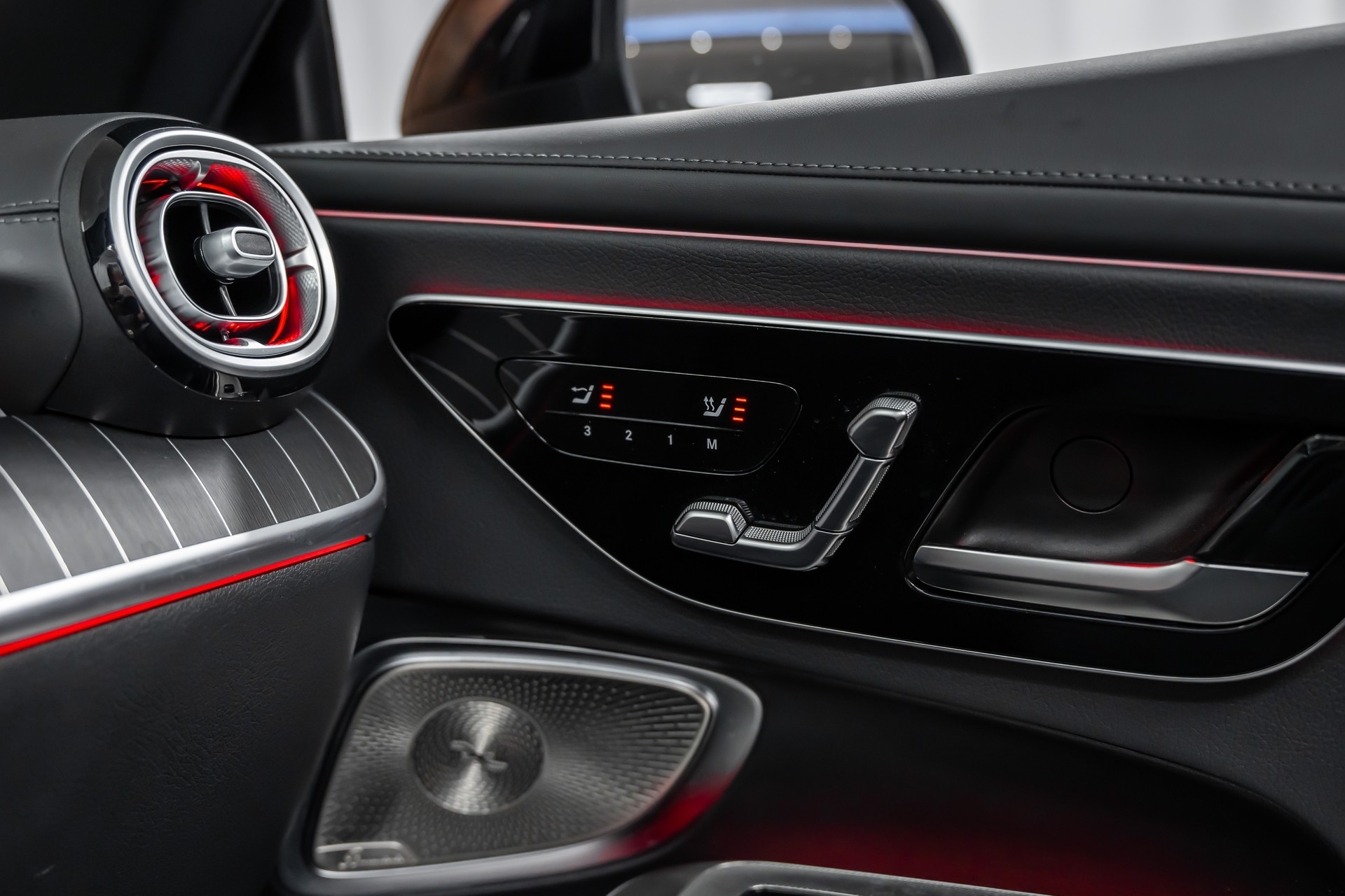 MERCEDES-BENZ CLE 300 AMG Line 4matic Cabriolet *Digital-Light*Head-Up*Burmester*360°*-image-24