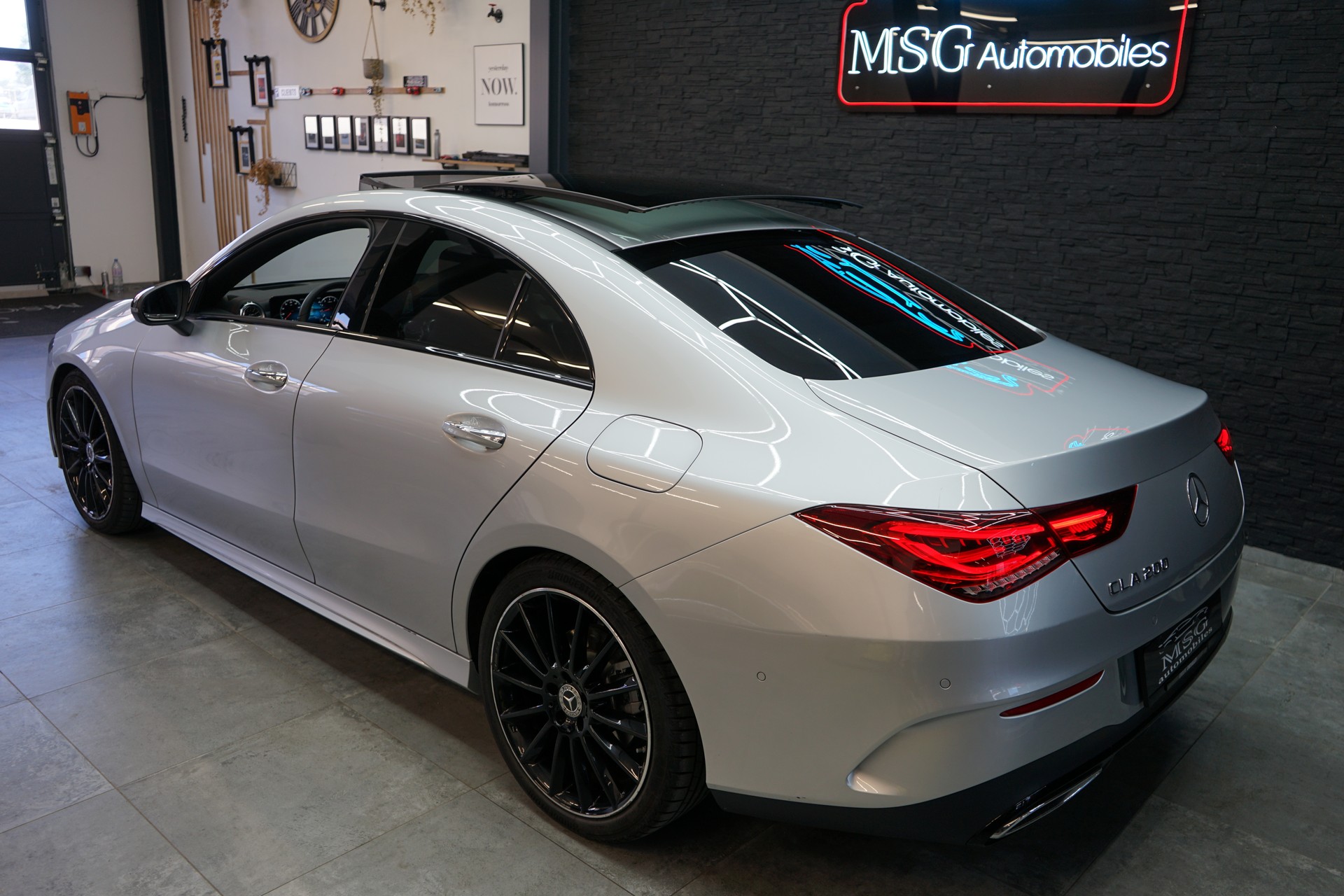 MERCEDES-BENZ CLA 200 AMG Line 7G-DCT-image-2