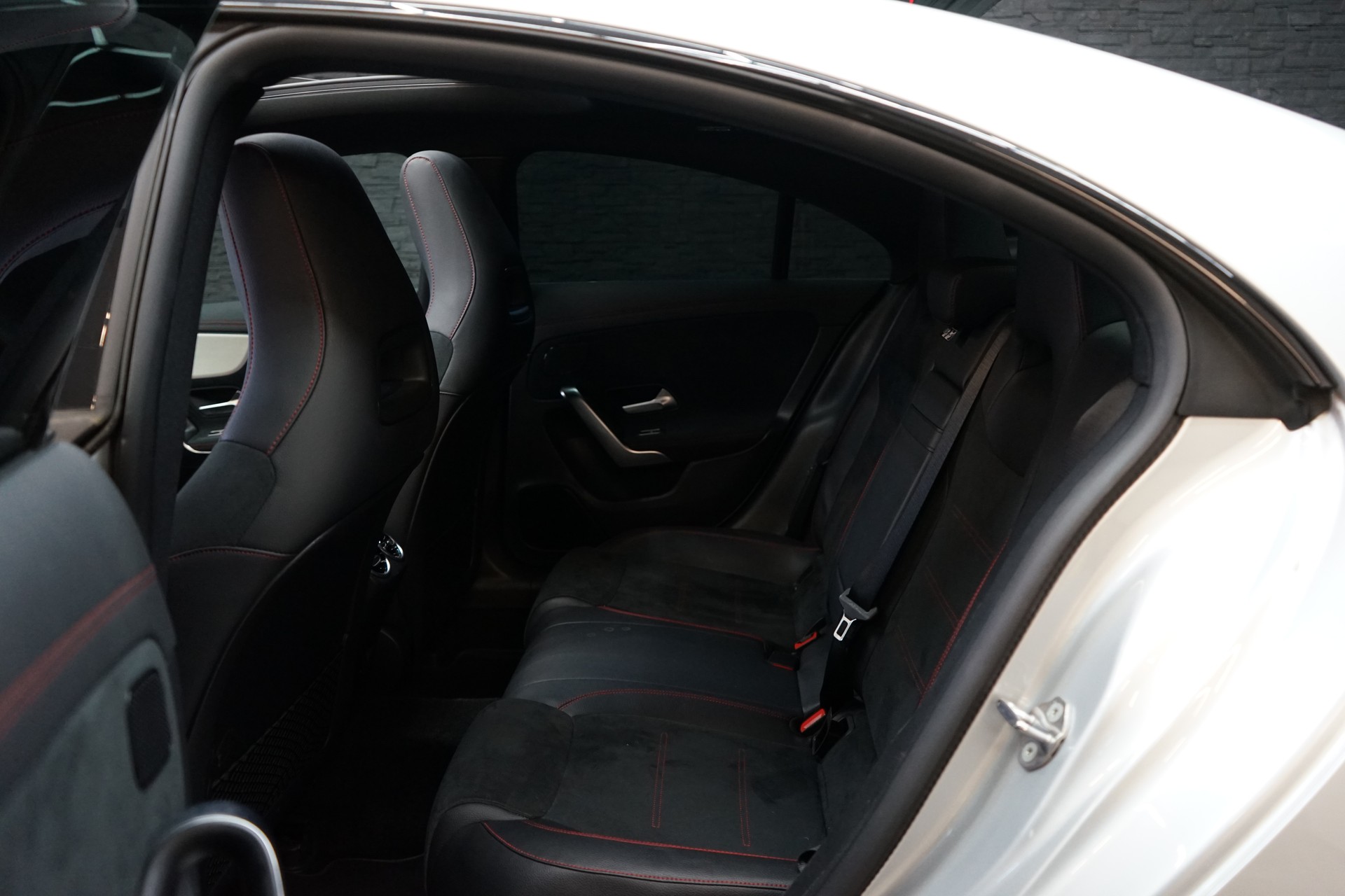 MERCEDES-BENZ CLA 200 AMG Line 7G-DCT-image-22