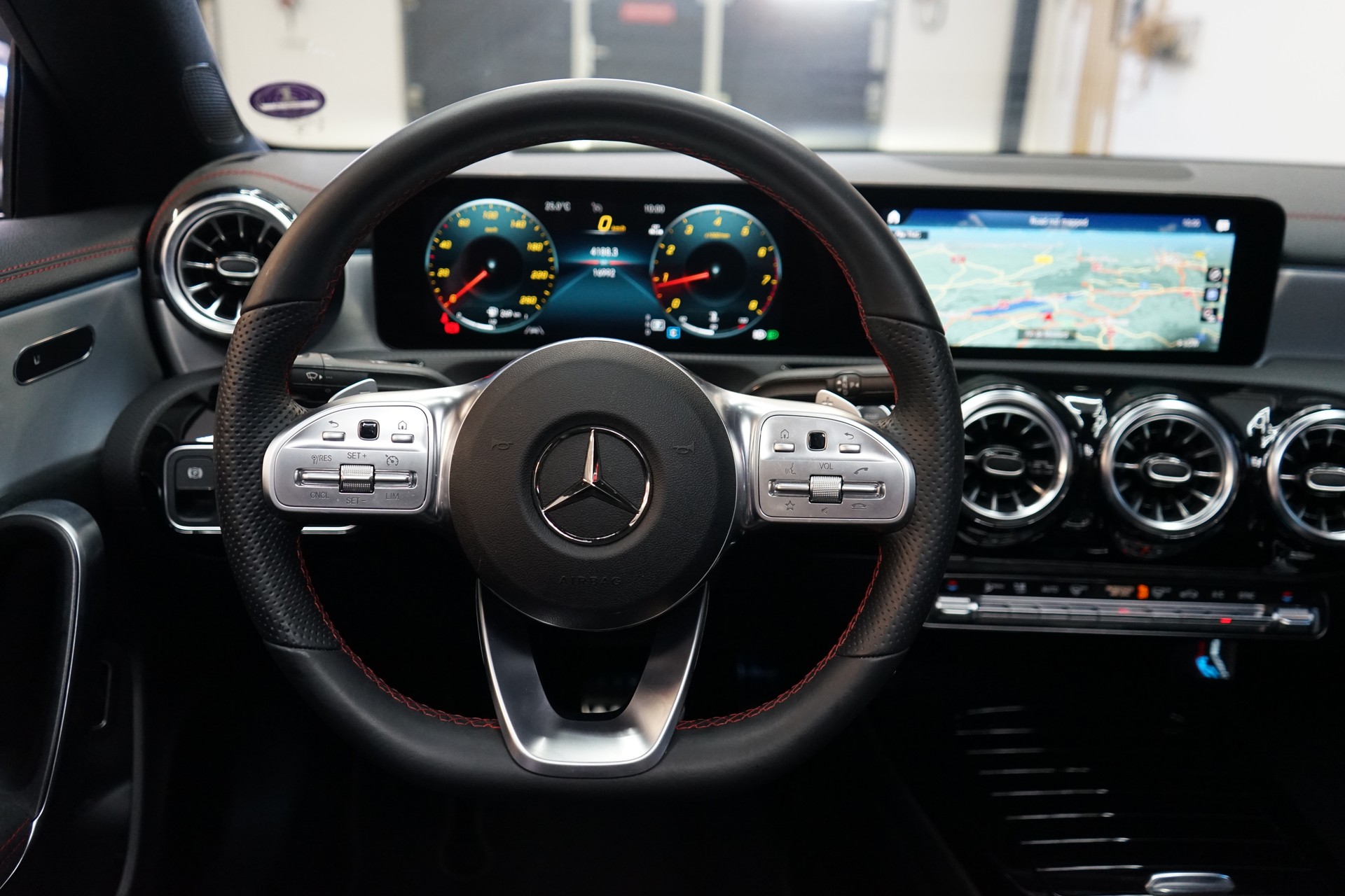 MERCEDES-BENZ CLA 200 AMG Line 7G-DCT-image-7