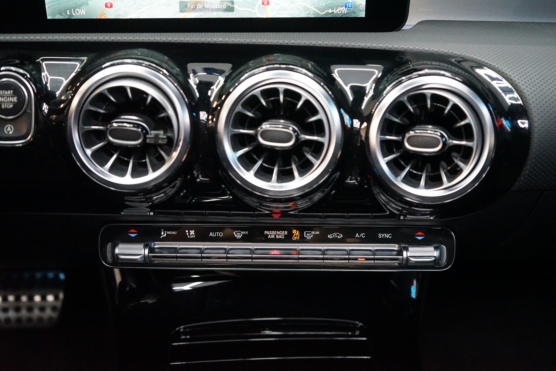 MERCEDES-BENZ CLA 200 AMG Line 7G-DCT-image-12