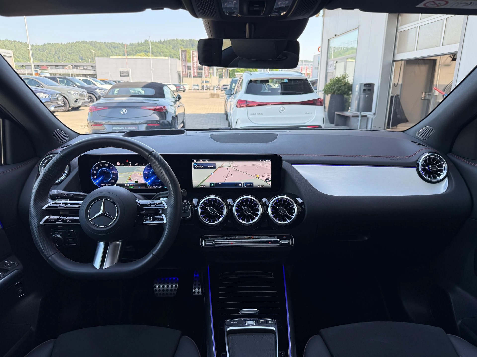 MERCEDES-BENZ EQA 350 AMG Line 4Matic Swiss Star-image-4