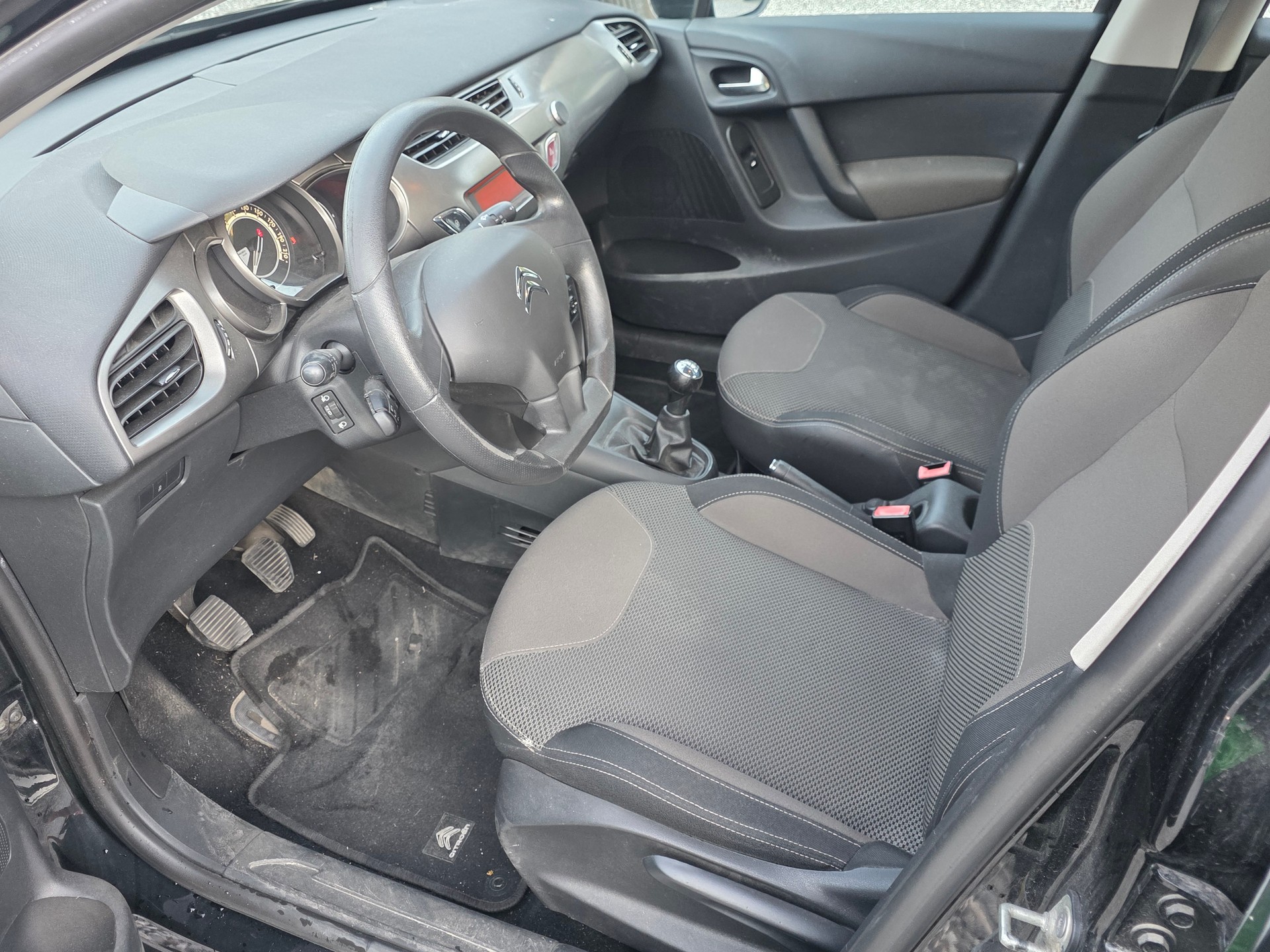 CITROEN C3 1.2i Attraction-image-9