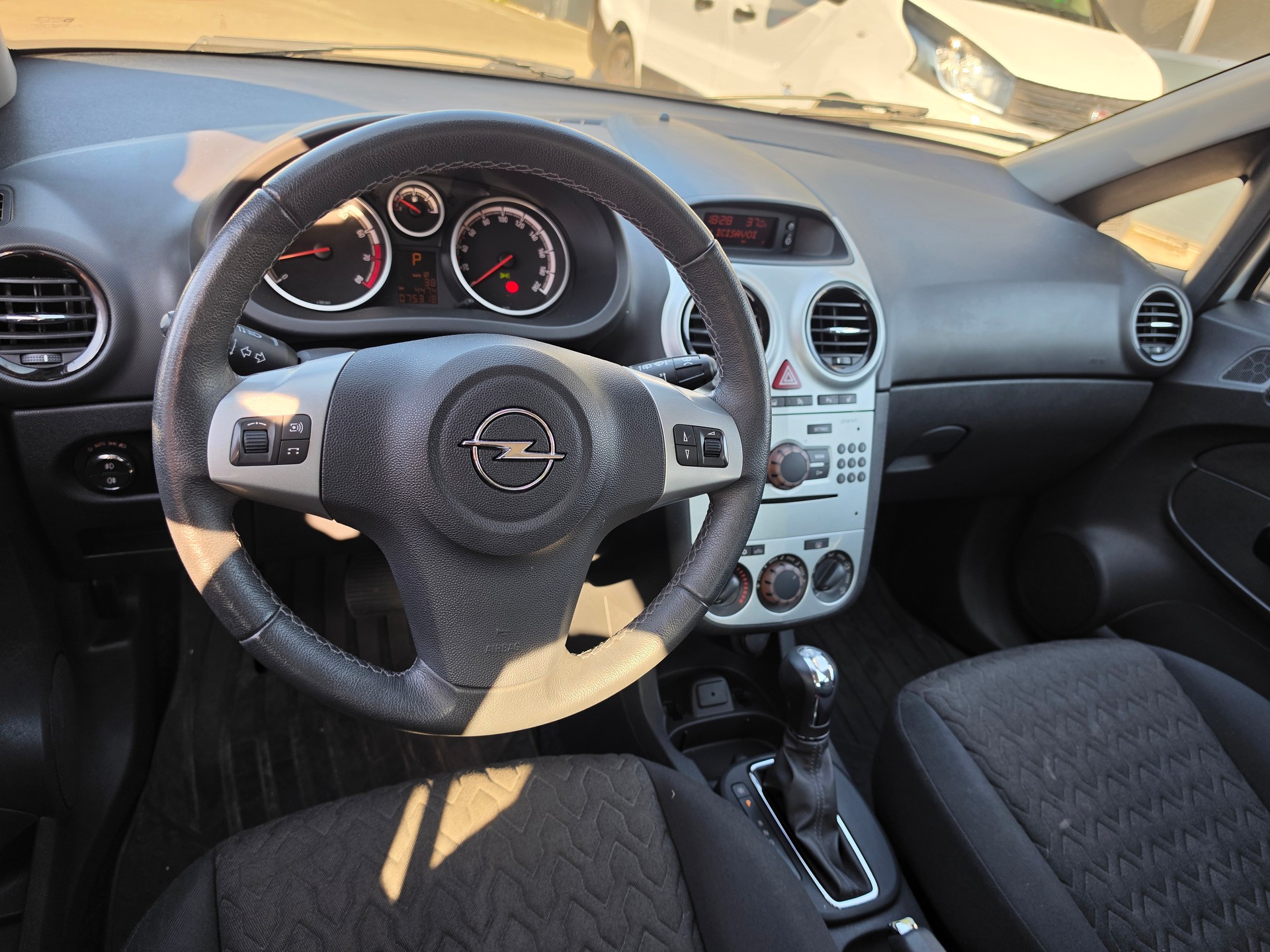 OPEL Corsa 1.4 TP Anniversary Edition Automatic-image-9
