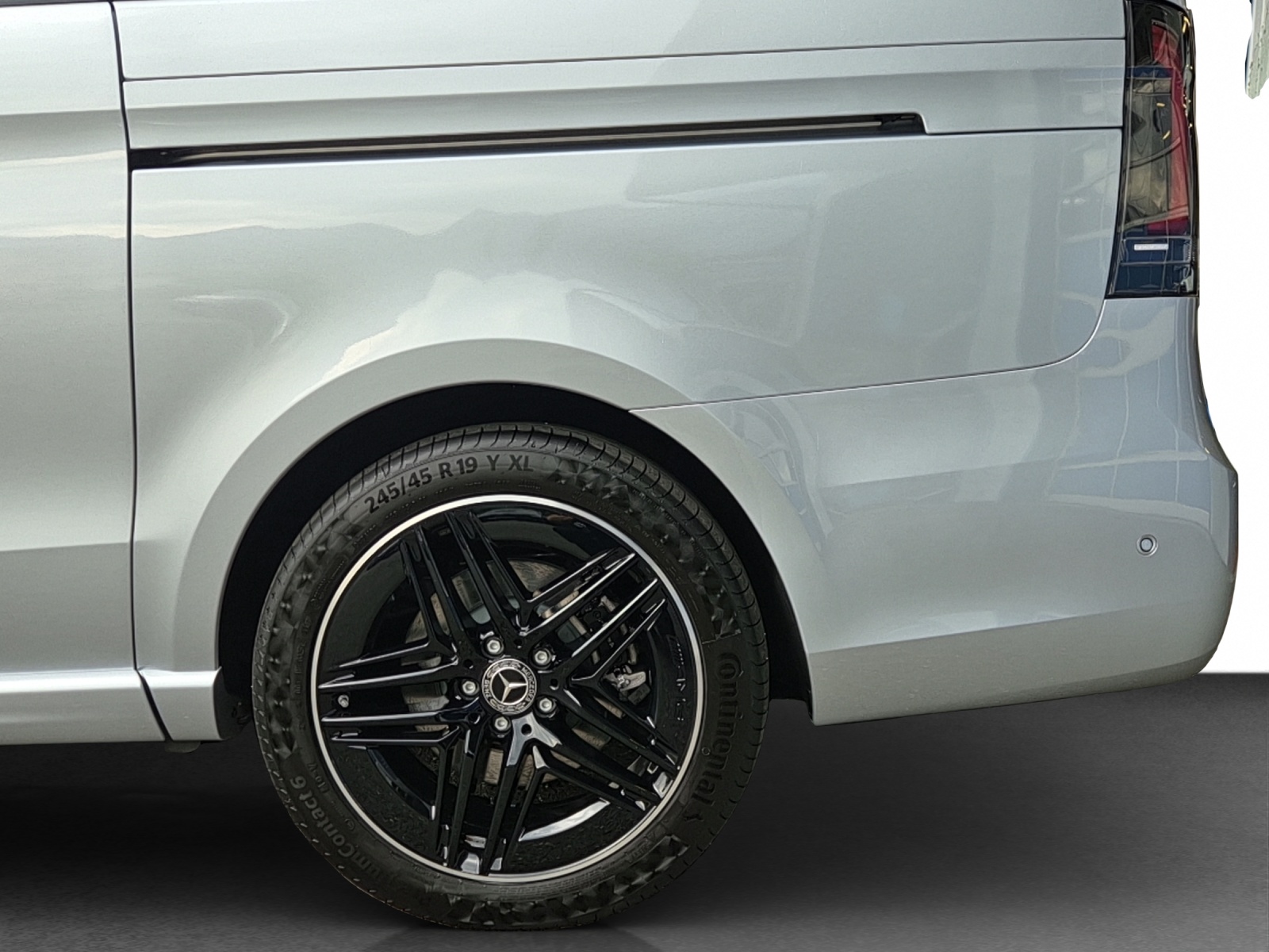 MERCEDES-BENZ V 300 d lang Swiss 9G-T-image-22