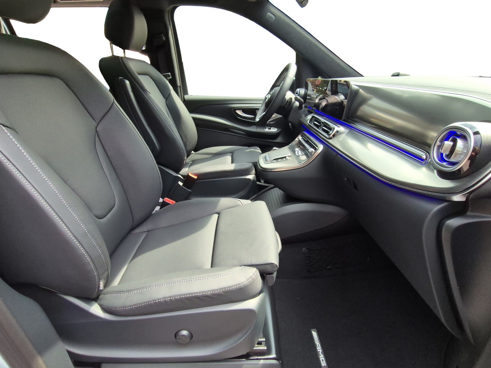 MERCEDES-BENZ V 300 d lang Swiss 9G-T-image-16