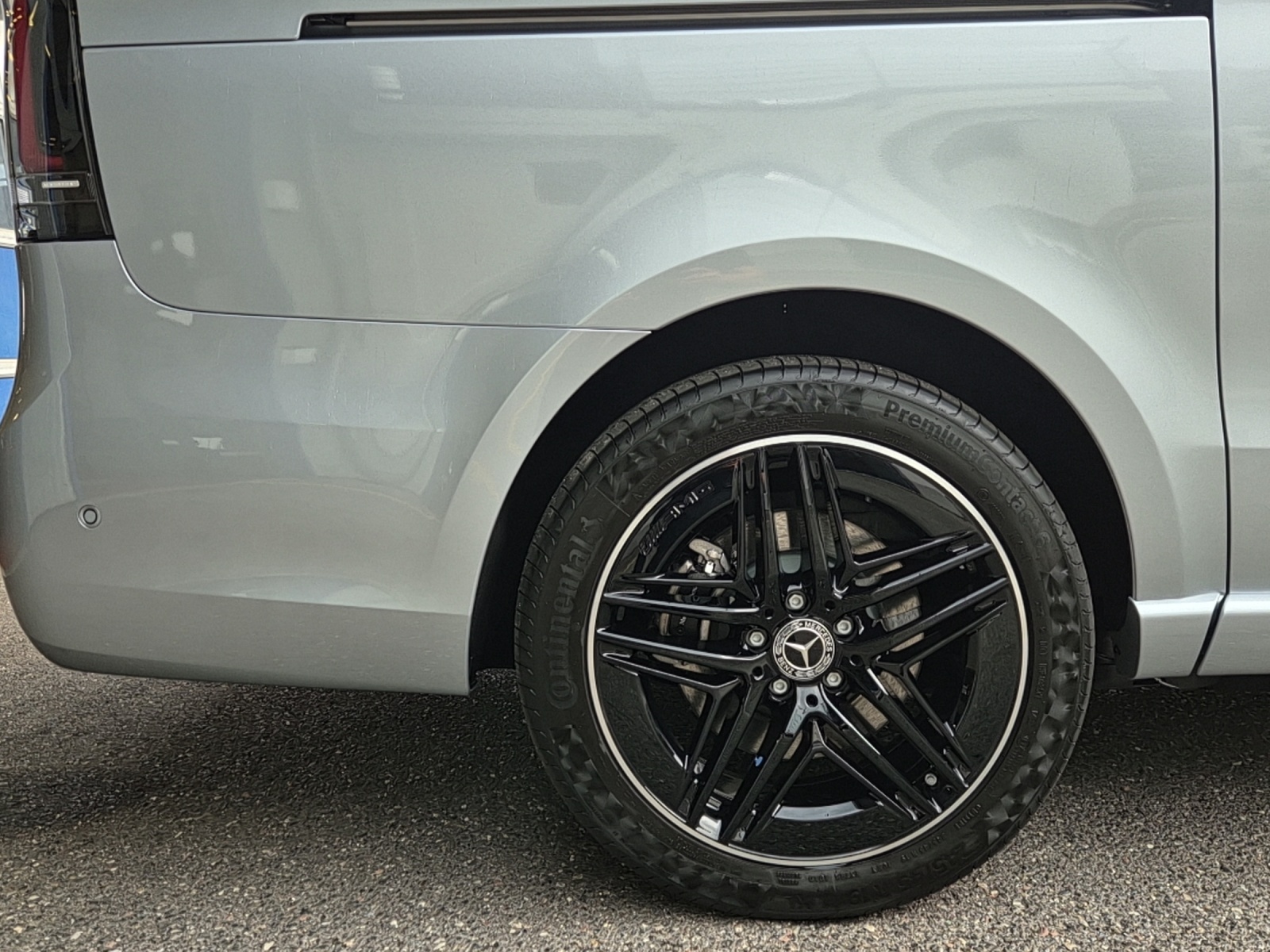 MERCEDES-BENZ V 300 d lang Swiss 9G-T-image-23