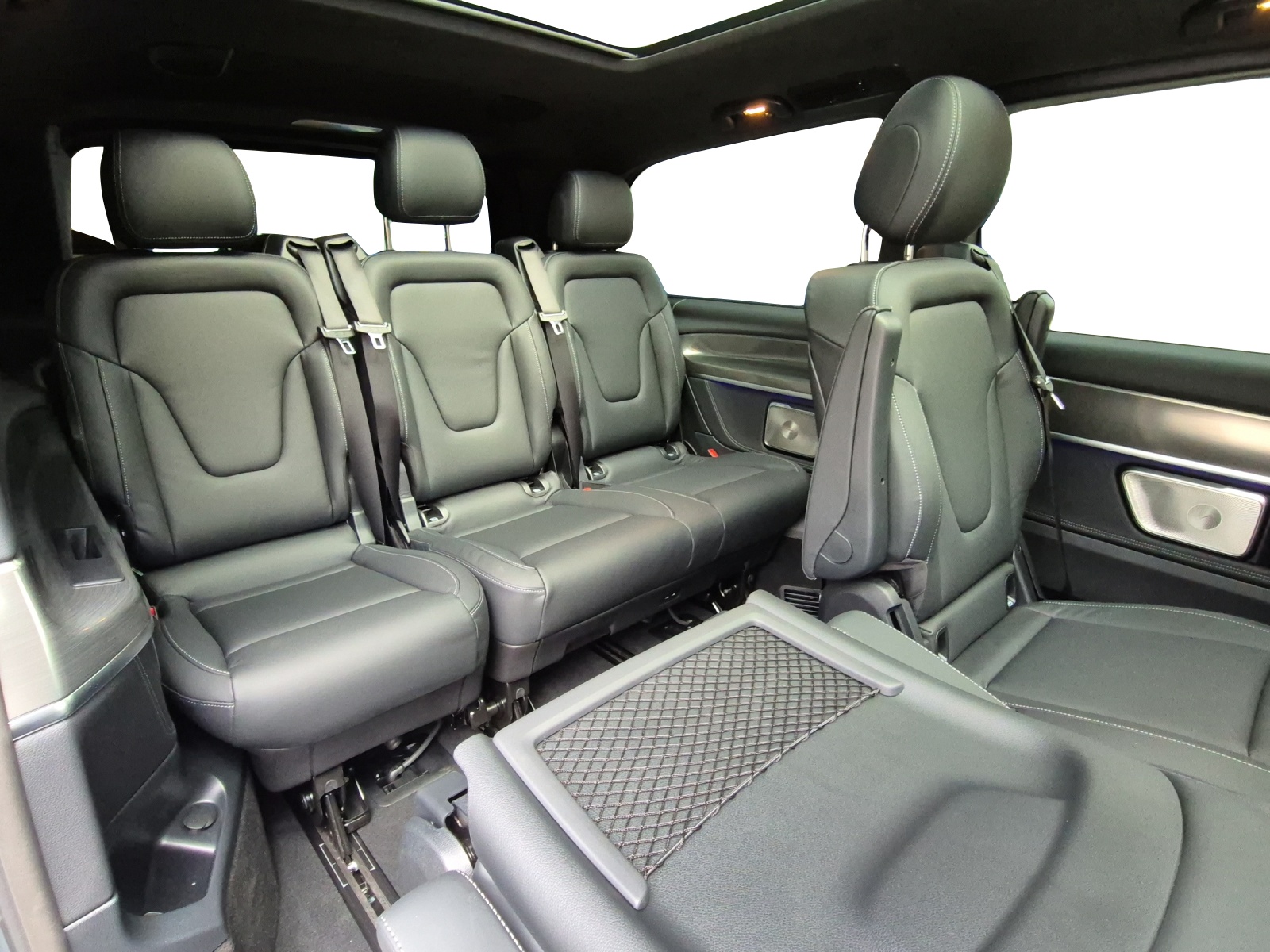 MERCEDES-BENZ V 300 d lang Swiss 9G-T-image-18