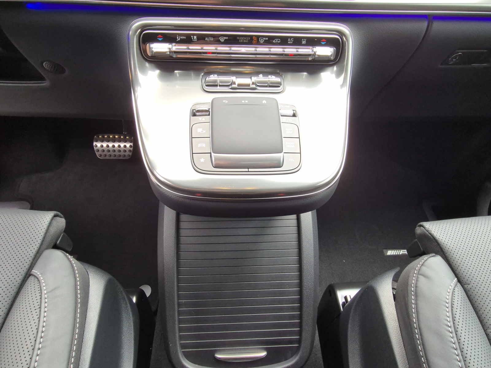 MERCEDES-BENZ V 300 d lang Swiss 9G-T-image-13