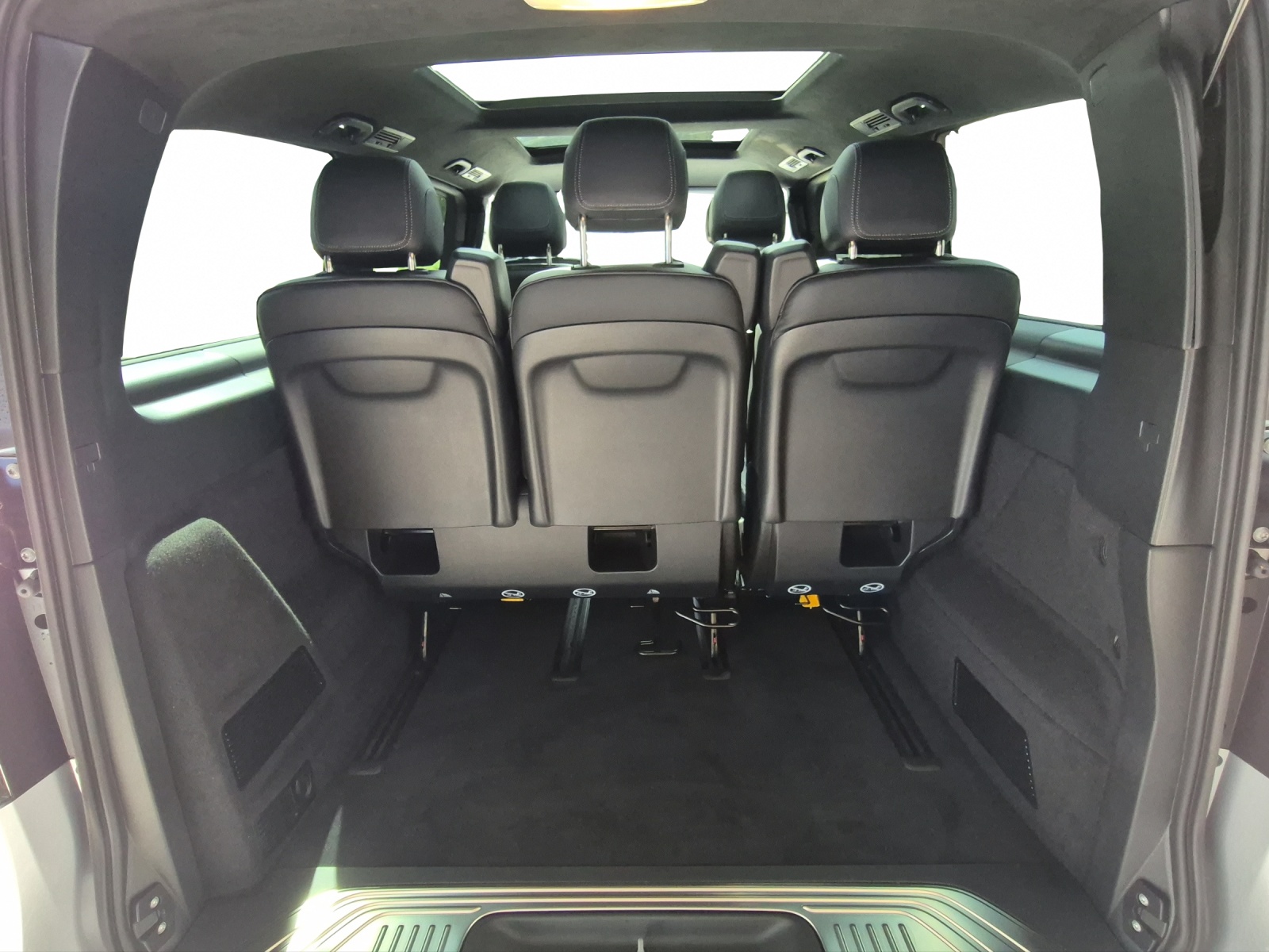 MERCEDES-BENZ V 300 d lang Swiss 9G-T-image-19