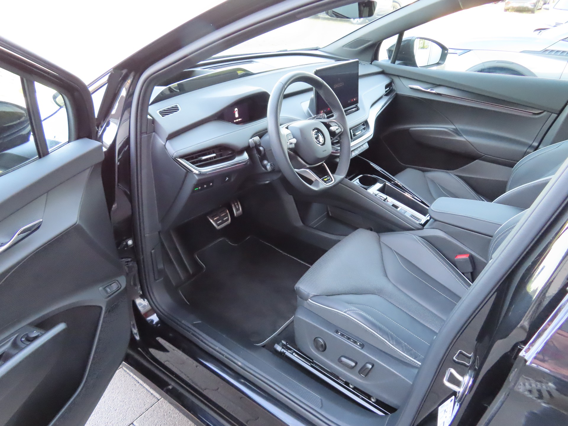SKODA Enyaq RS 4x4-image-6