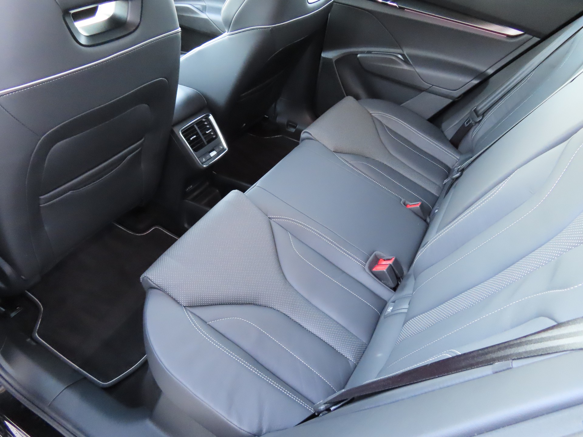 SKODA Enyaq RS 4x4-image-11
