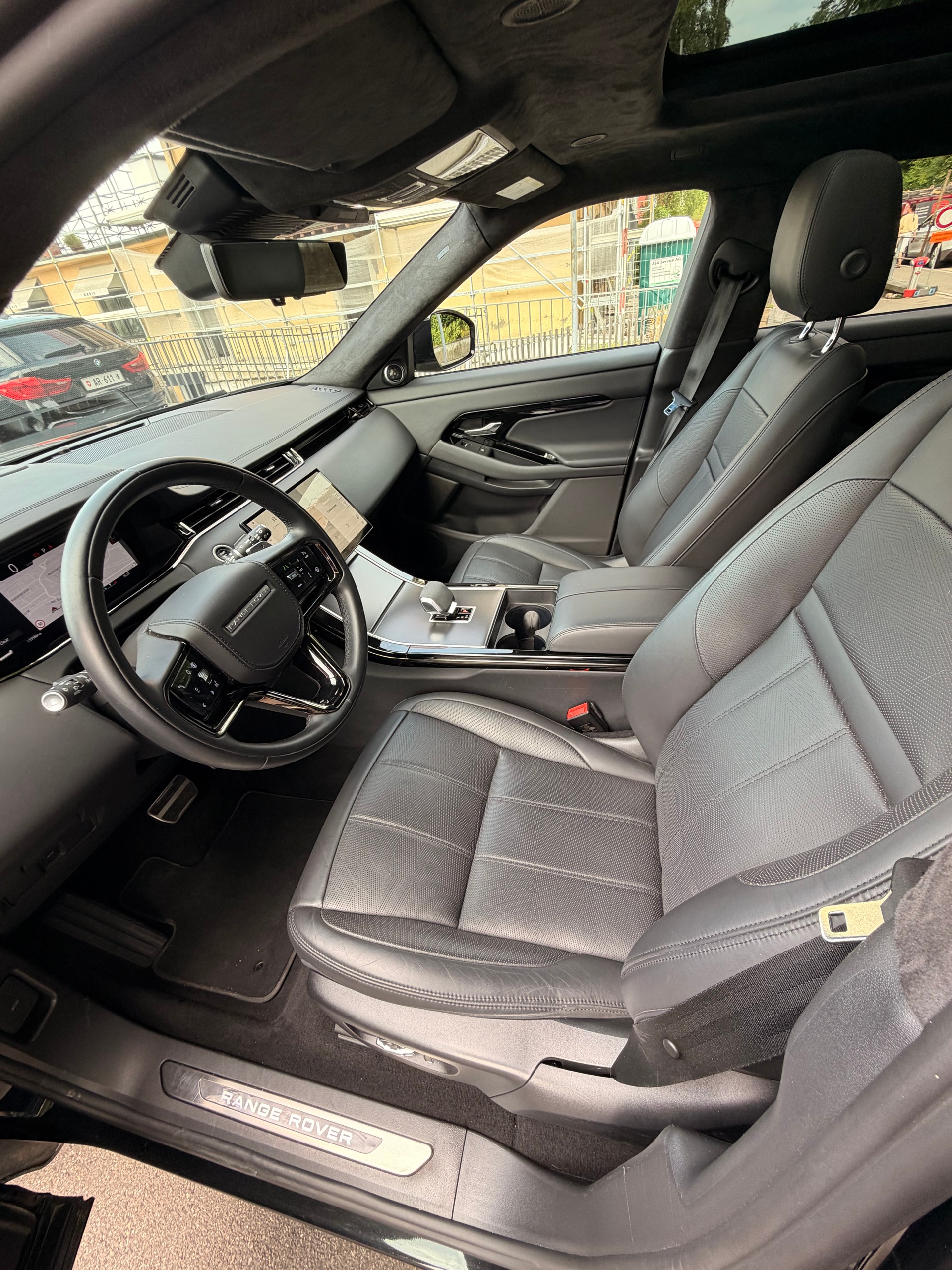 LAND ROVER 2.0 T 250 Autobiography-image-2
