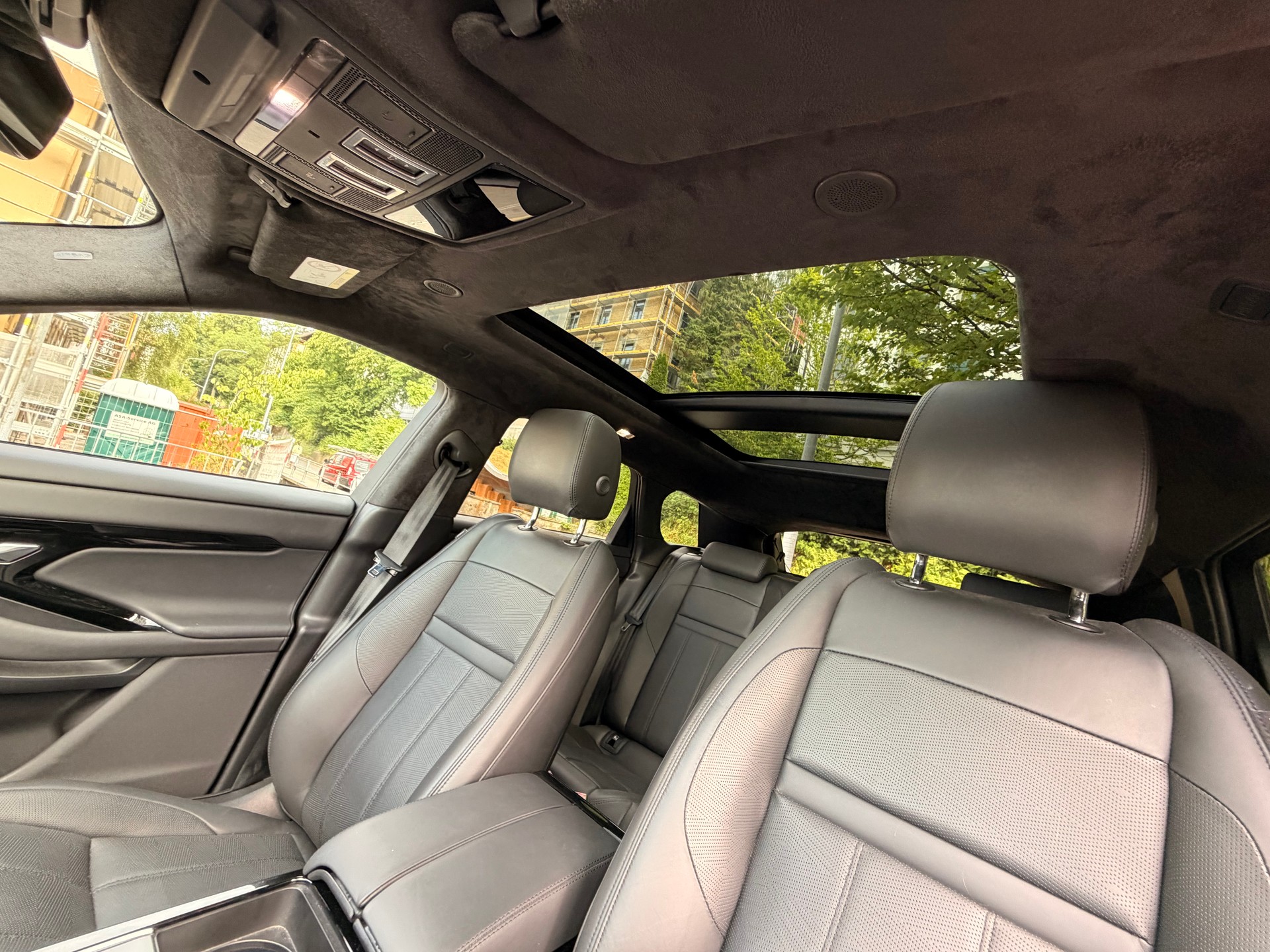 LAND ROVER 2.0 T 250 Autobiography-image-3