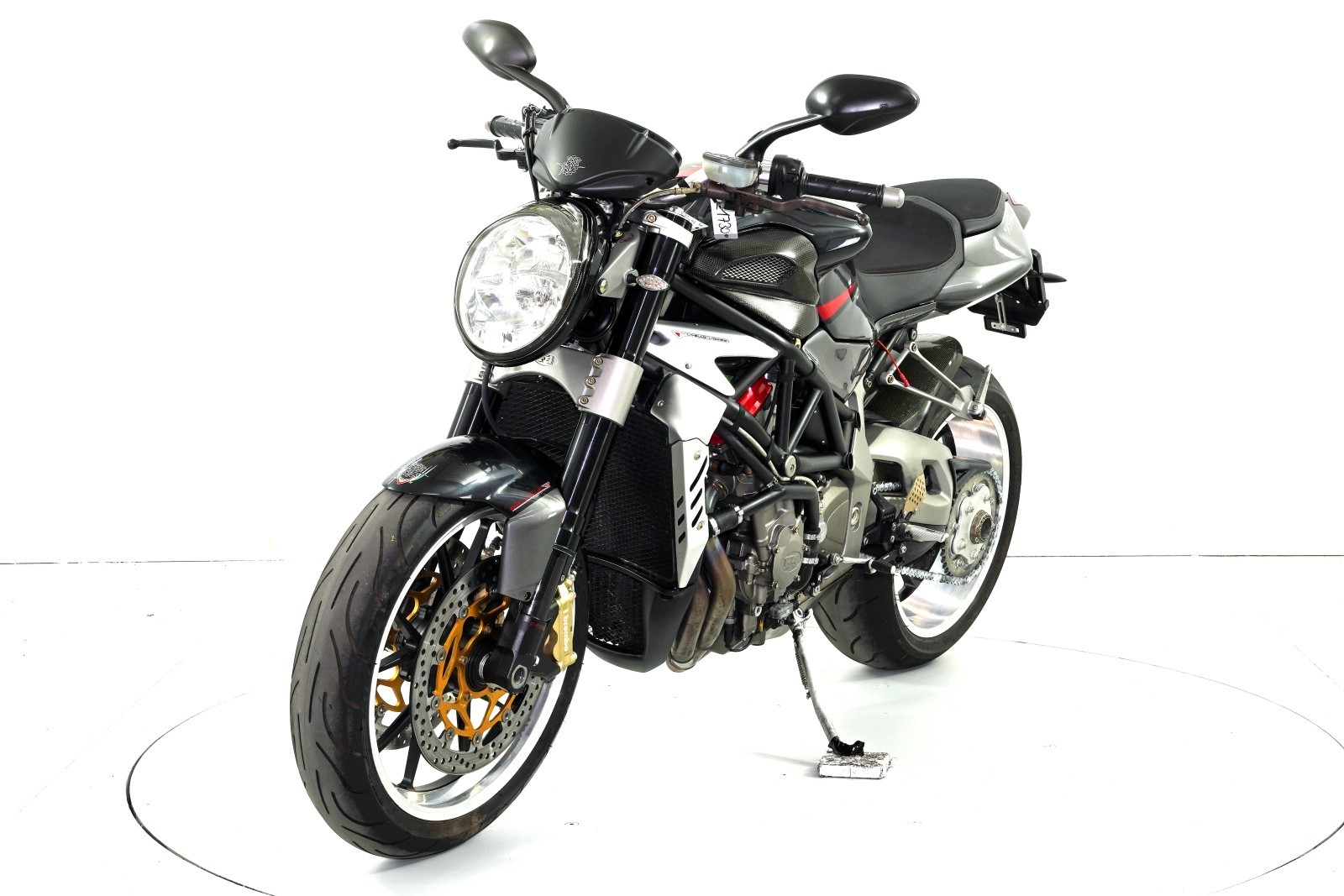 MV AGUSTA B4 910 Brutale-showroom-element-2