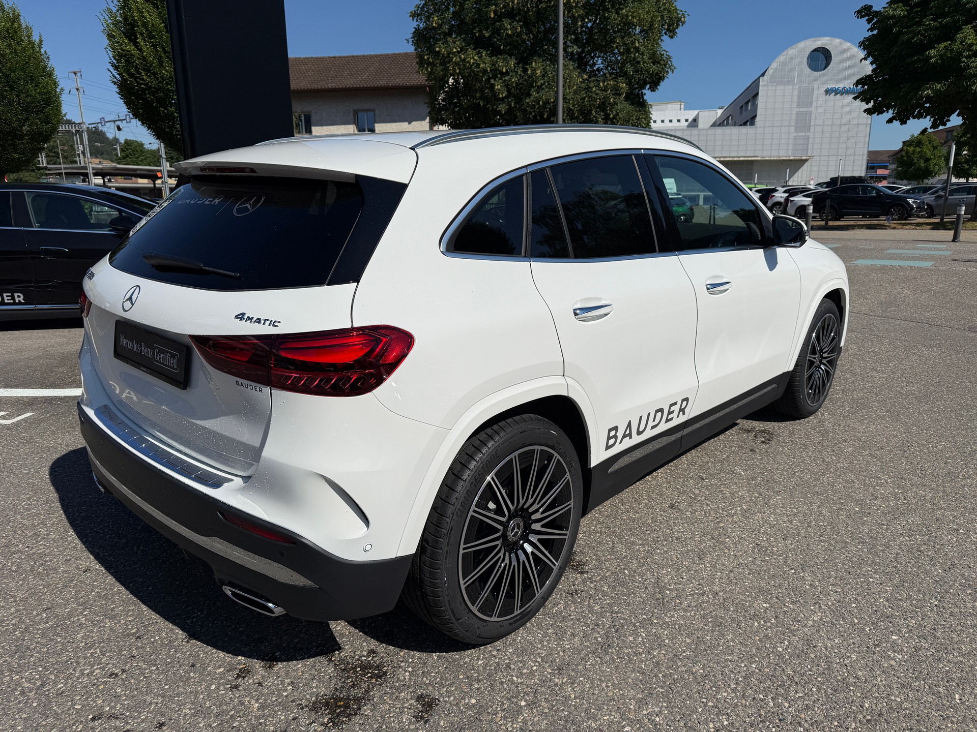 MERCEDES-BENZ GLA 250 Swiss Star AMG Line 4matic-image-8