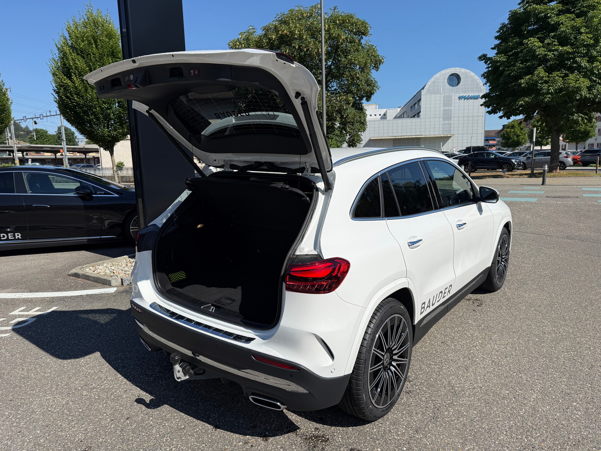 MERCEDES-BENZ GLA 250 Swiss Star AMG Line 4matic-image-7