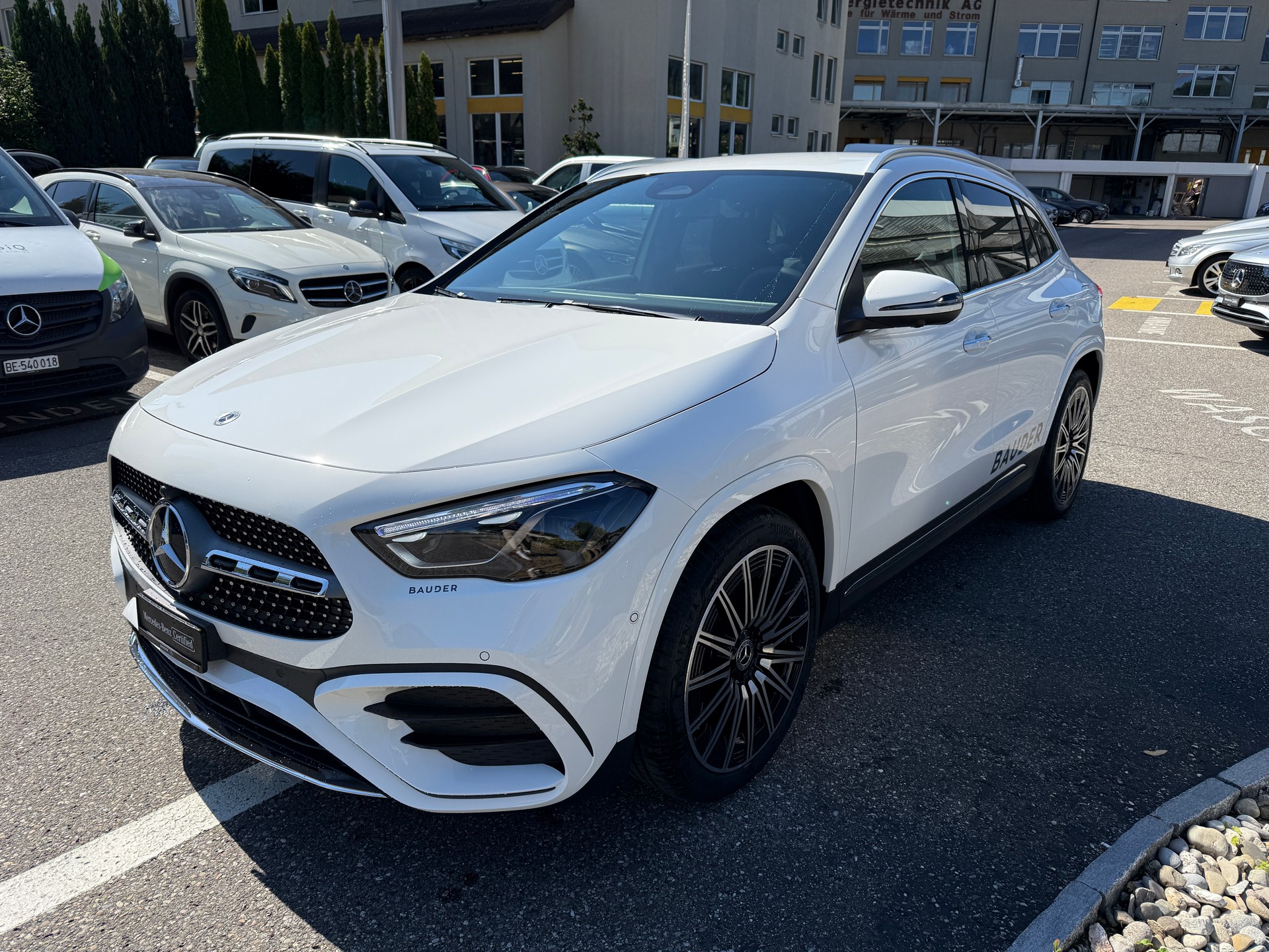 MERCEDES-BENZ GLA 250 Swiss Star AMG Line 4matic-image-2