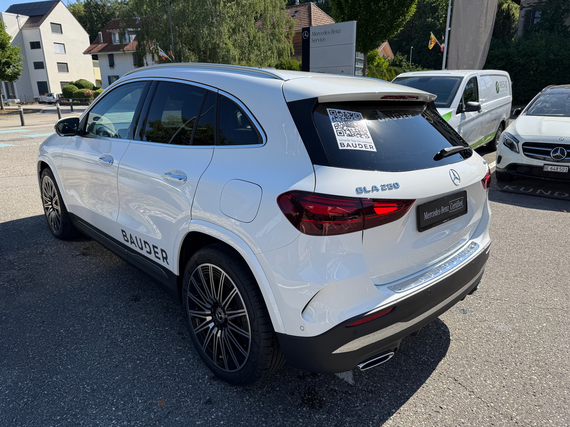 MERCEDES-BENZ GLA 250 Swiss Star AMG Line 4matic-image-6