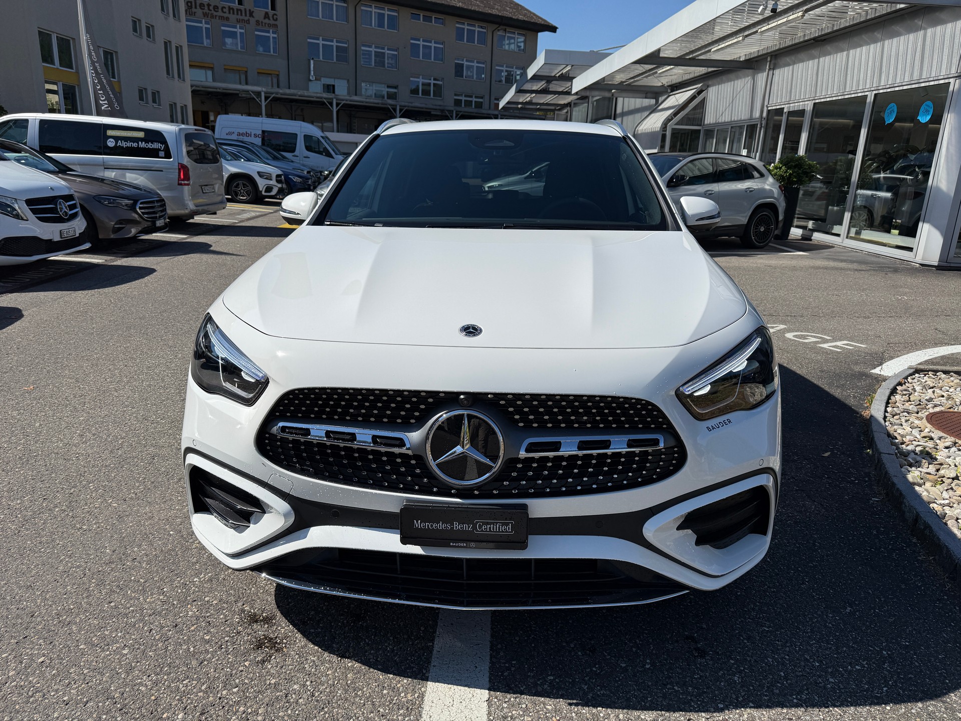 MERCEDES-BENZ GLA 250 Swiss Star AMG Line 4matic-image-1