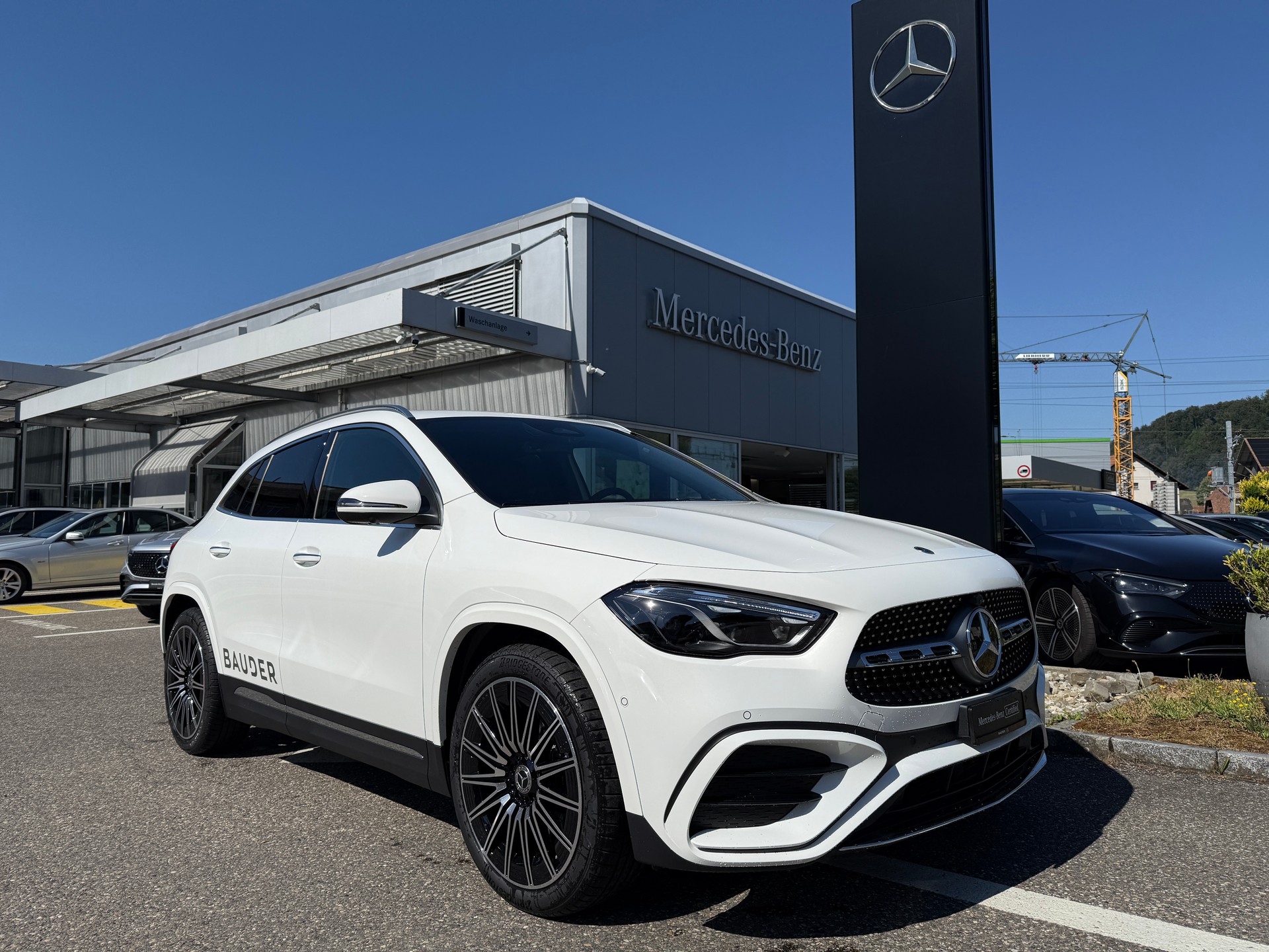 MERCEDES-BENZ GLA 250 Swiss Star AMG Line 4matic-image-0