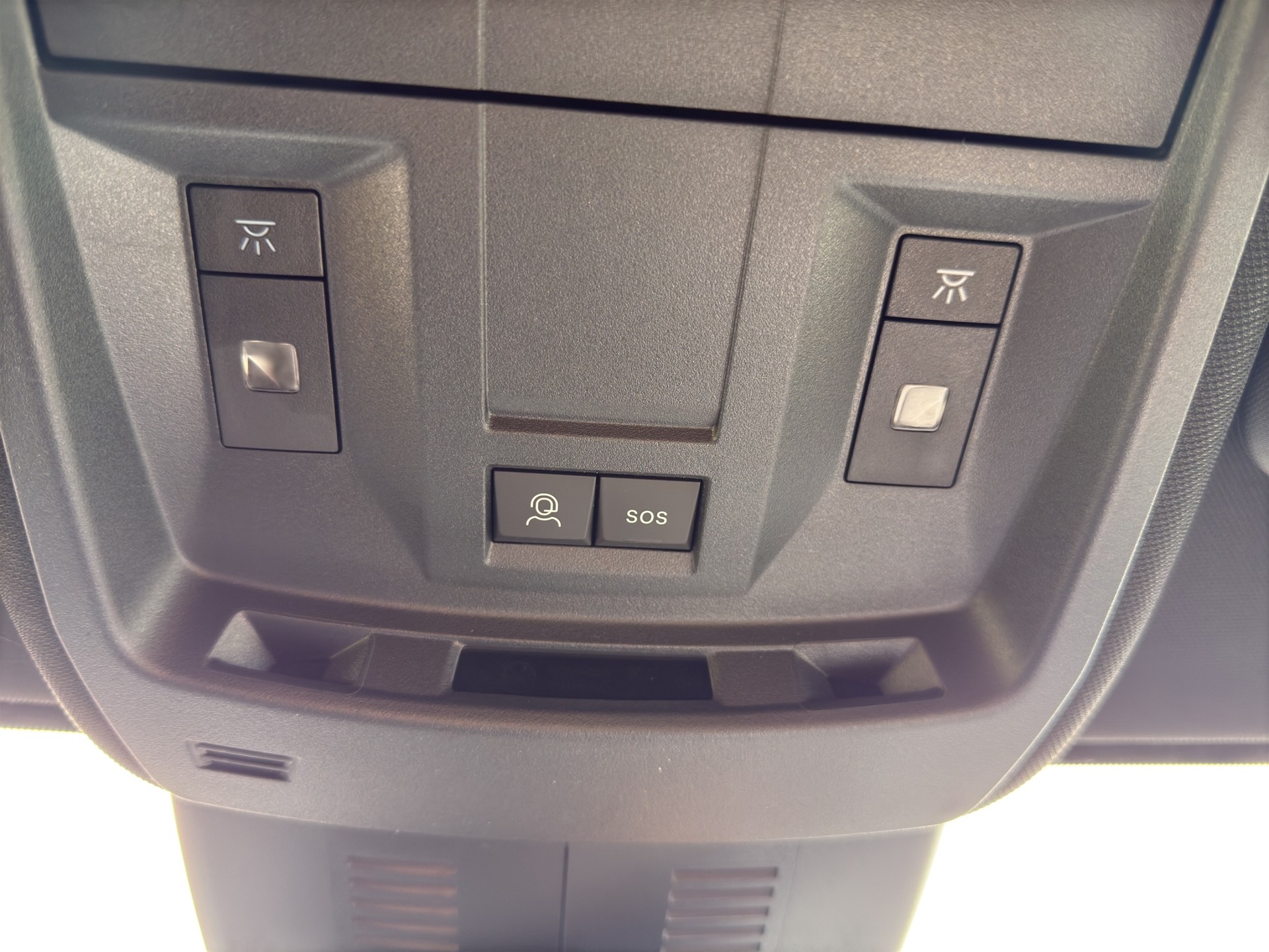 PEUGEOT 5008 1.2 Hybrid e-DCS6 GT 7 Plätzer-image-60