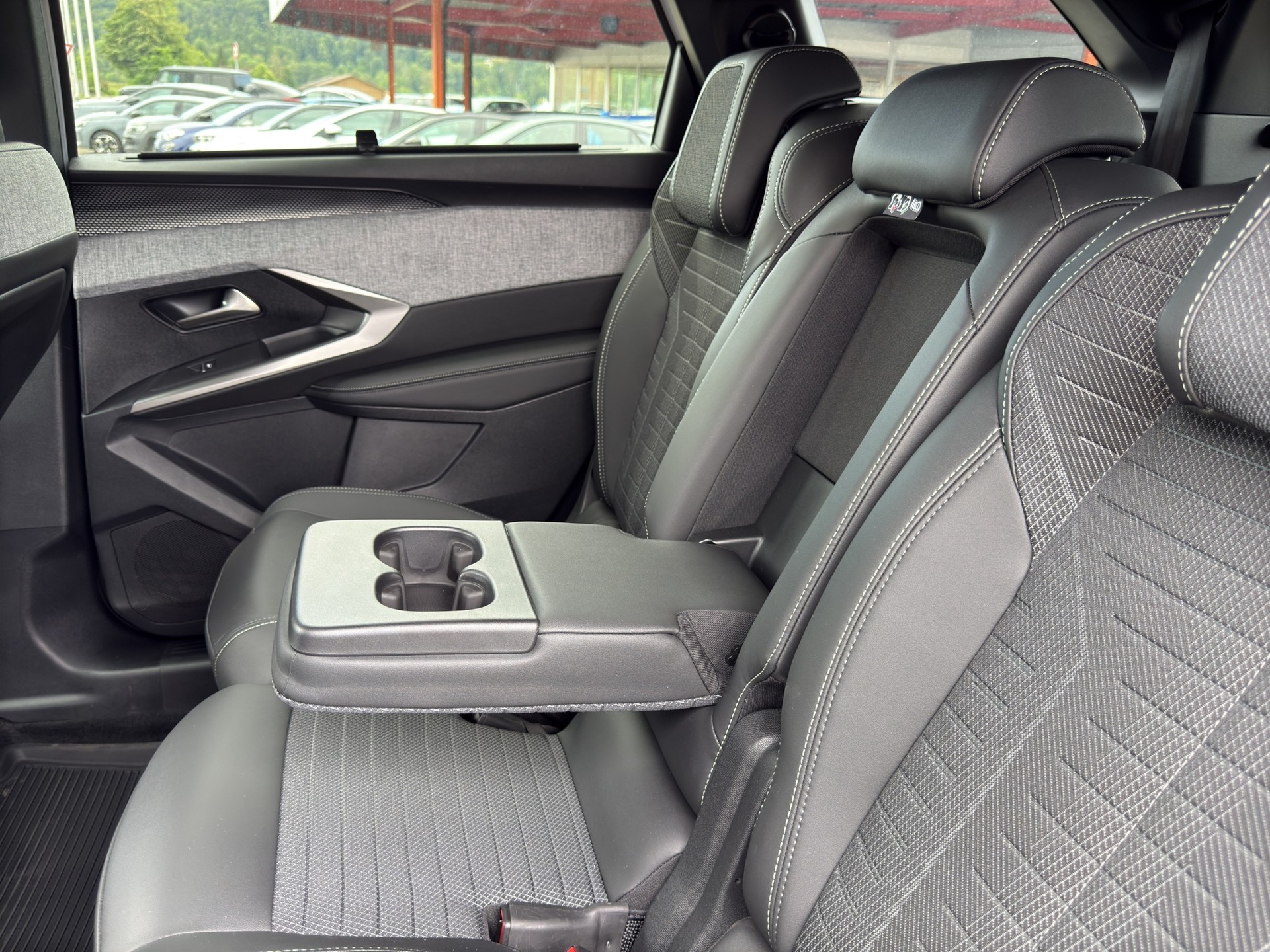 PEUGEOT 5008 1.2 Hybrid e-DCS6 GT 7 Plätzer-image-33