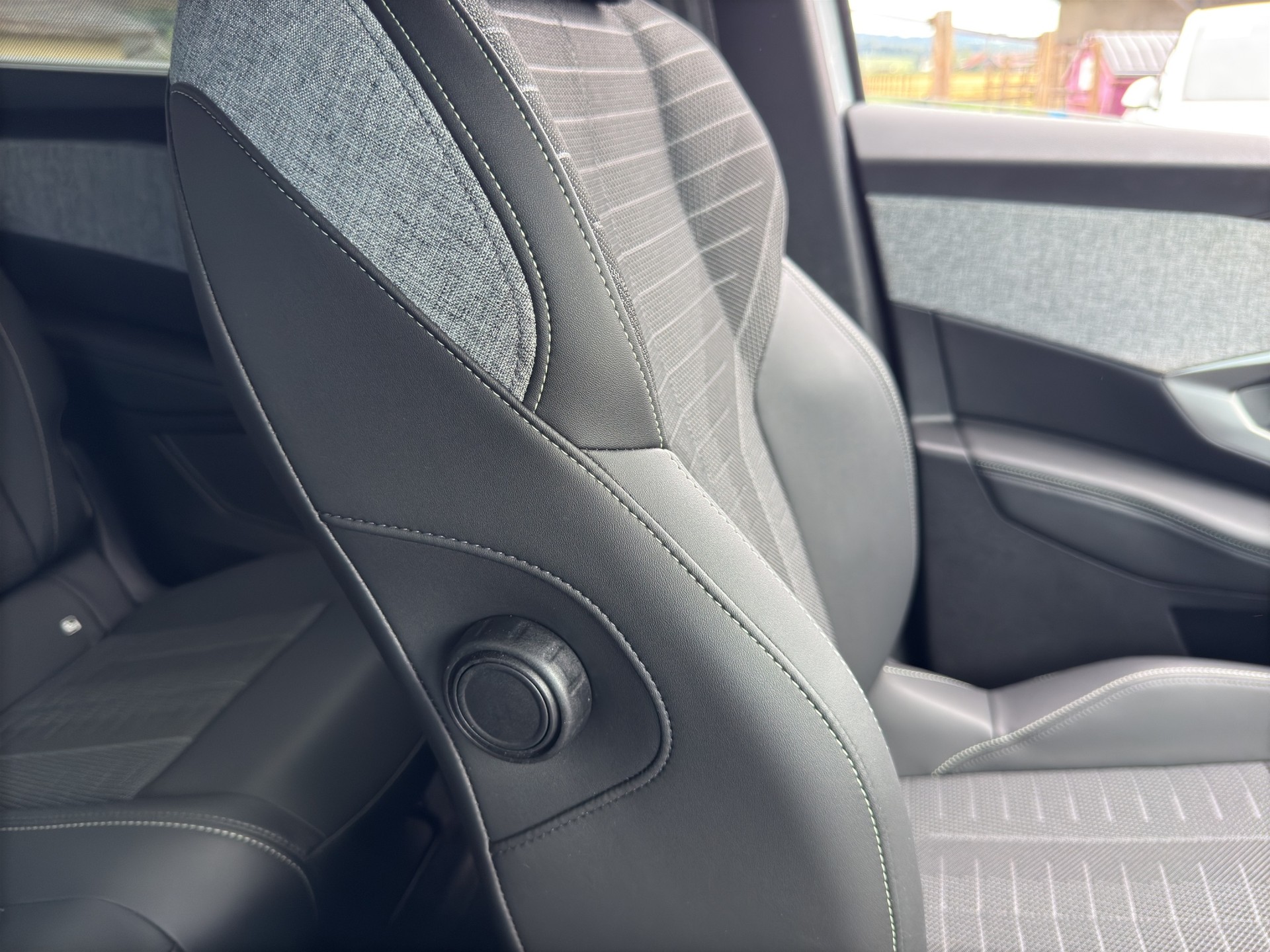 PEUGEOT 5008 1.2 Hybrid e-DCS6 GT 7 Plätzer-image-52