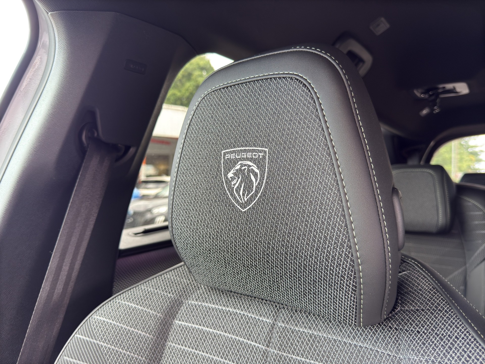 PEUGEOT 5008 1.2 Hybrid e-DCS6 GT 7 Plätzer-image-44