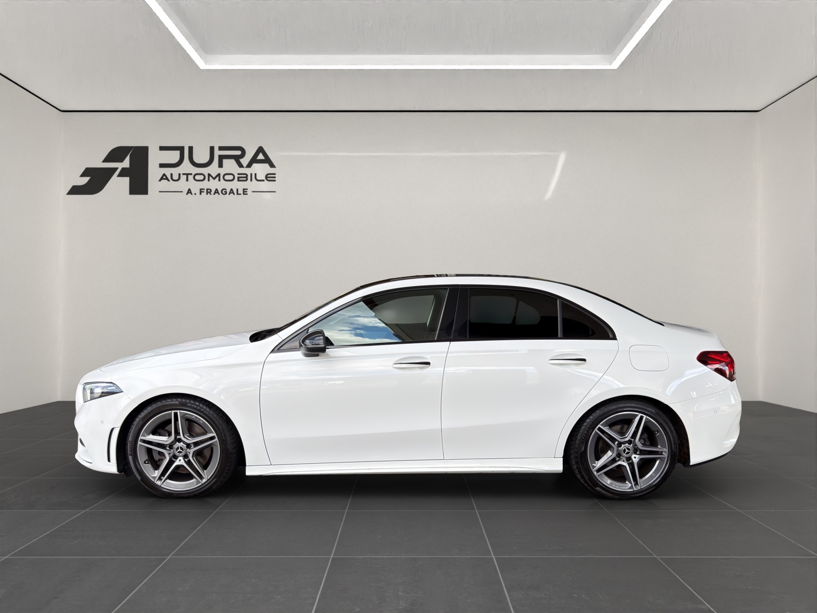 MERCEDES-BENZ A 250 AMG Line 4x4 Limousine-image-3