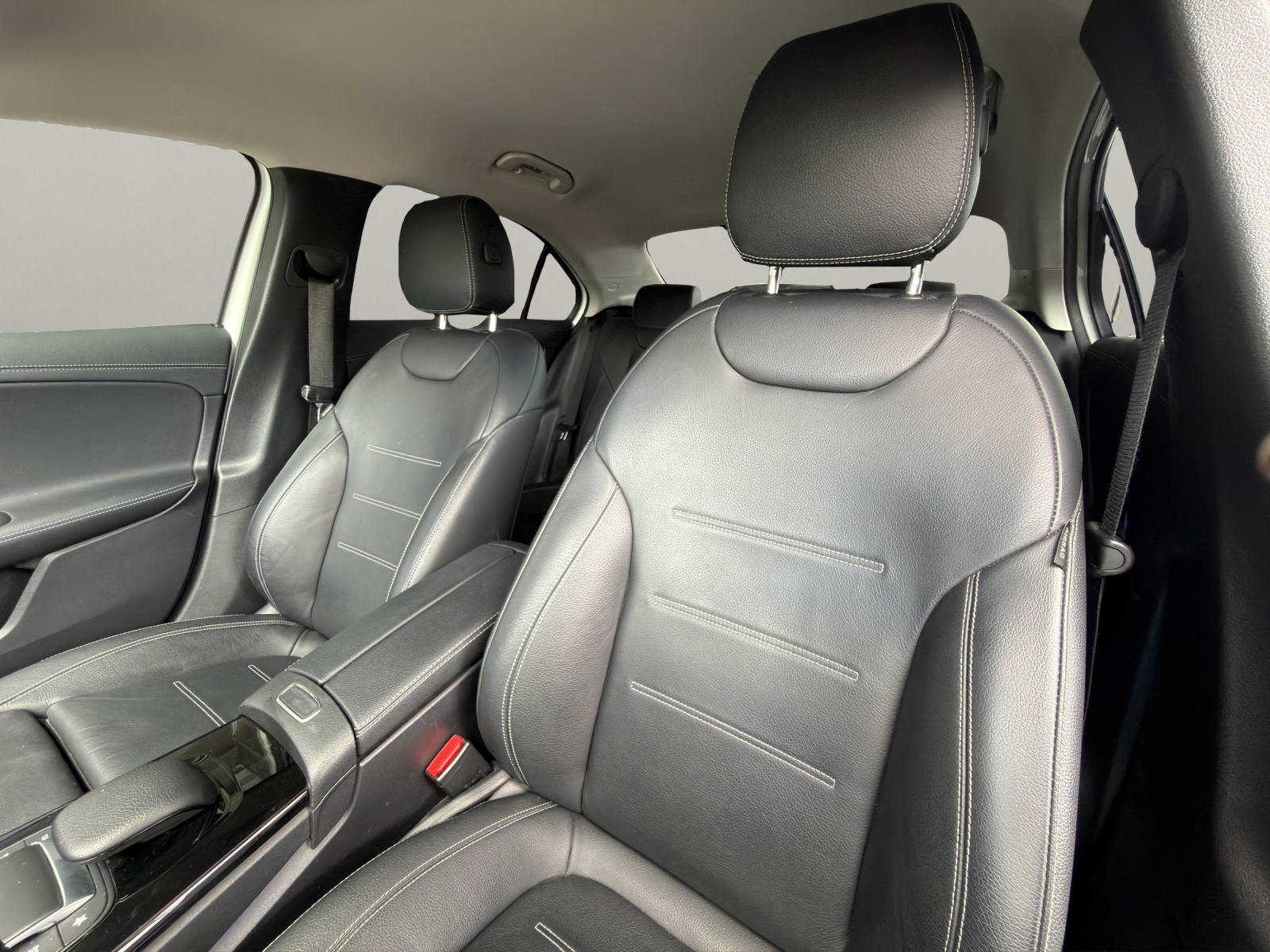 MERCEDES-BENZ A 250 AMG Line 4x4 Limousine-image-13