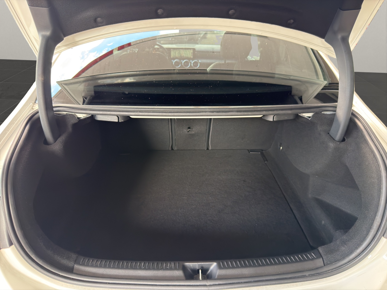 MERCEDES-BENZ A 250 AMG Line 4x4 Limousine-image-15