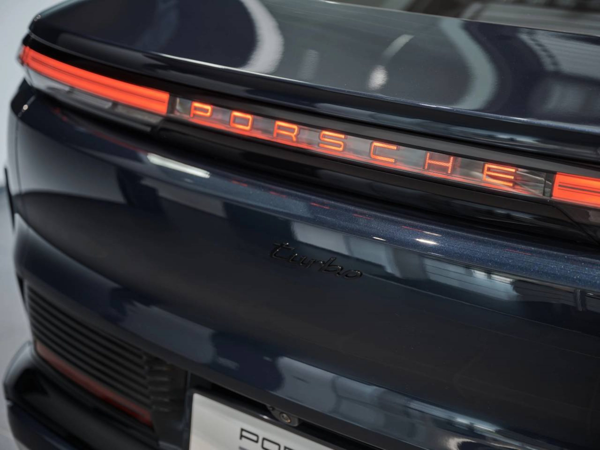 PORSCHE Cayenne Turbo Coupé Electric-image-28