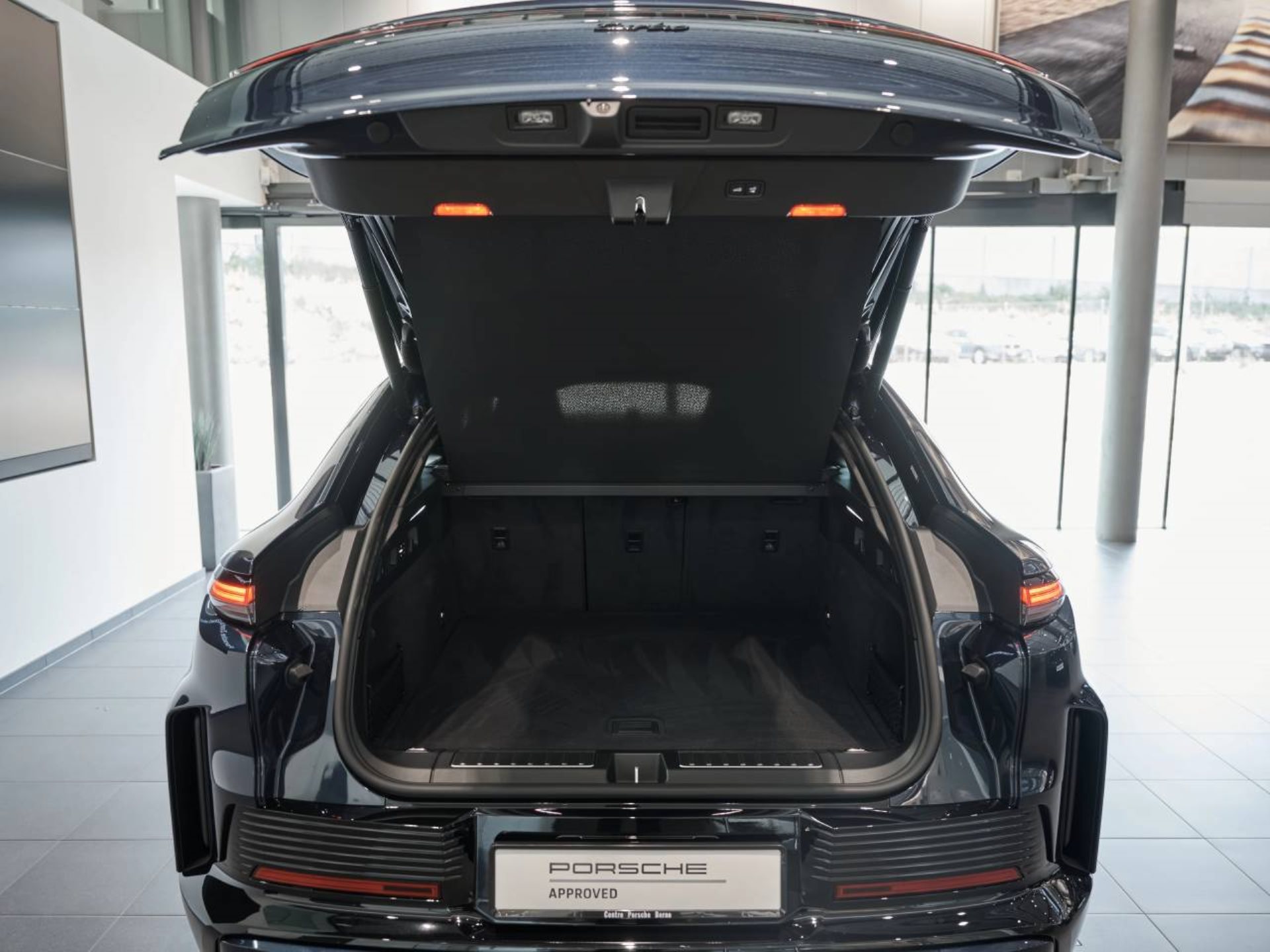 PORSCHE Cayenne Turbo Coupé Electric-image-12