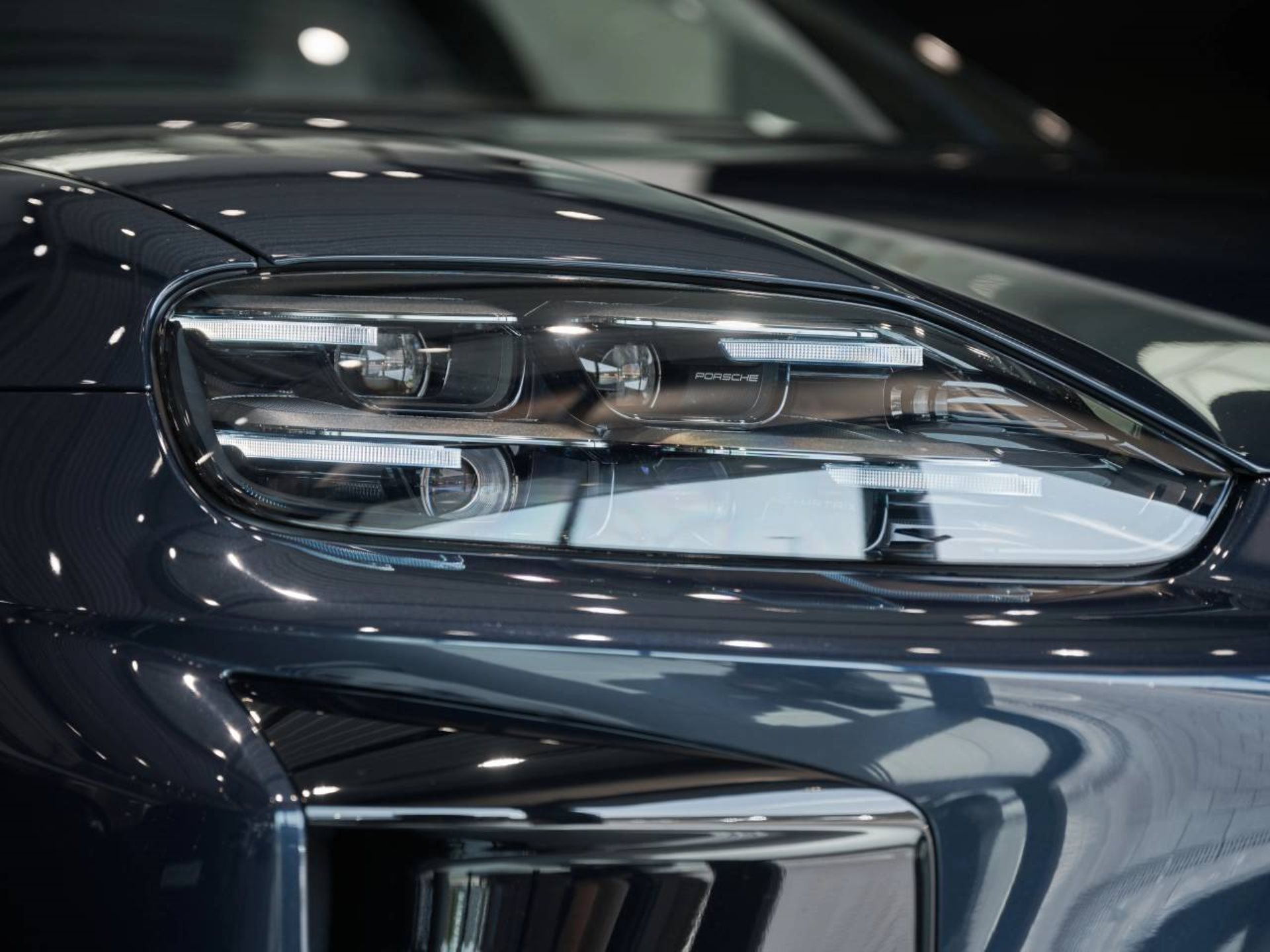 PORSCHE Cayenne Turbo Coupé Electric-image-24