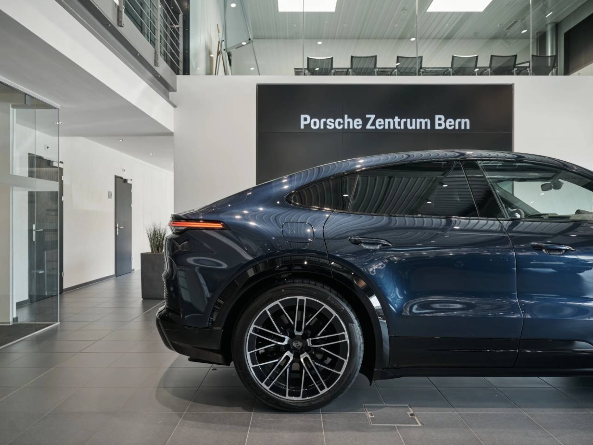 PORSCHE Cayenne Turbo Coupé Electric-image-9
