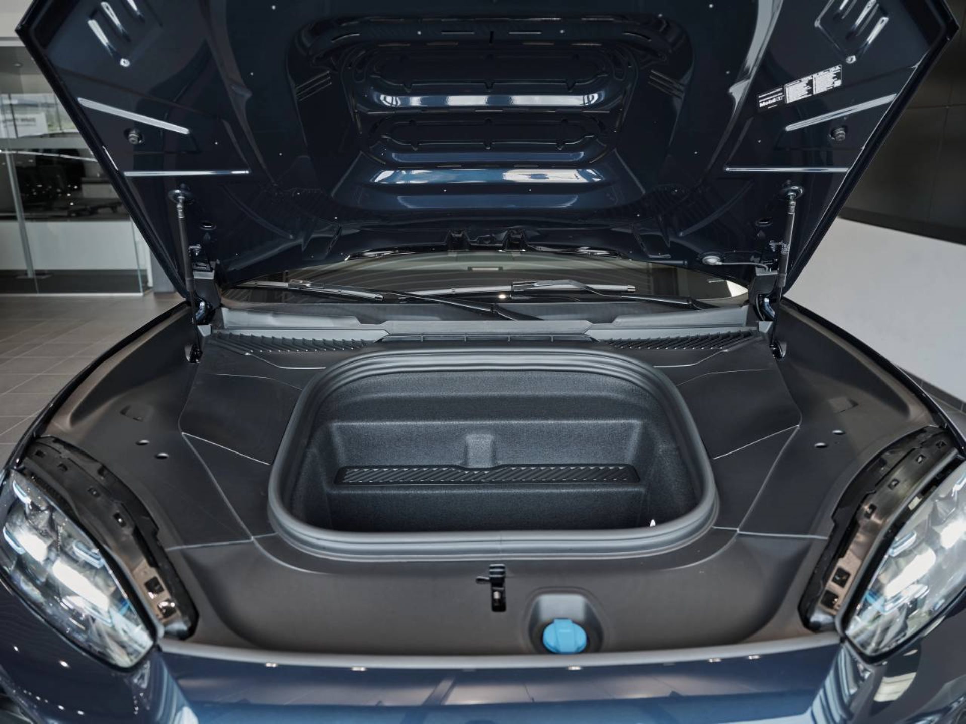 PORSCHE Cayenne Turbo Coupé Electric-image-11