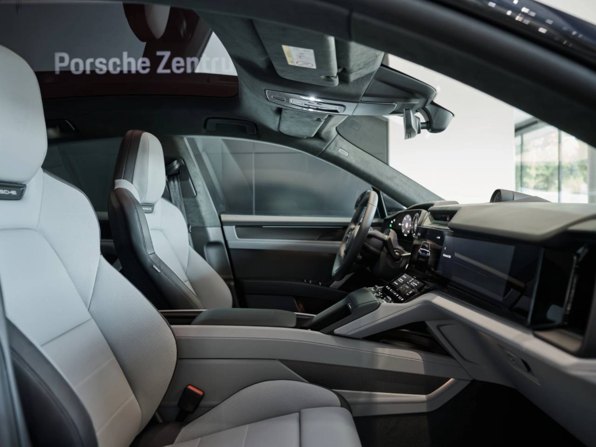 PORSCHE Cayenne Turbo Coupé Electric-image-18