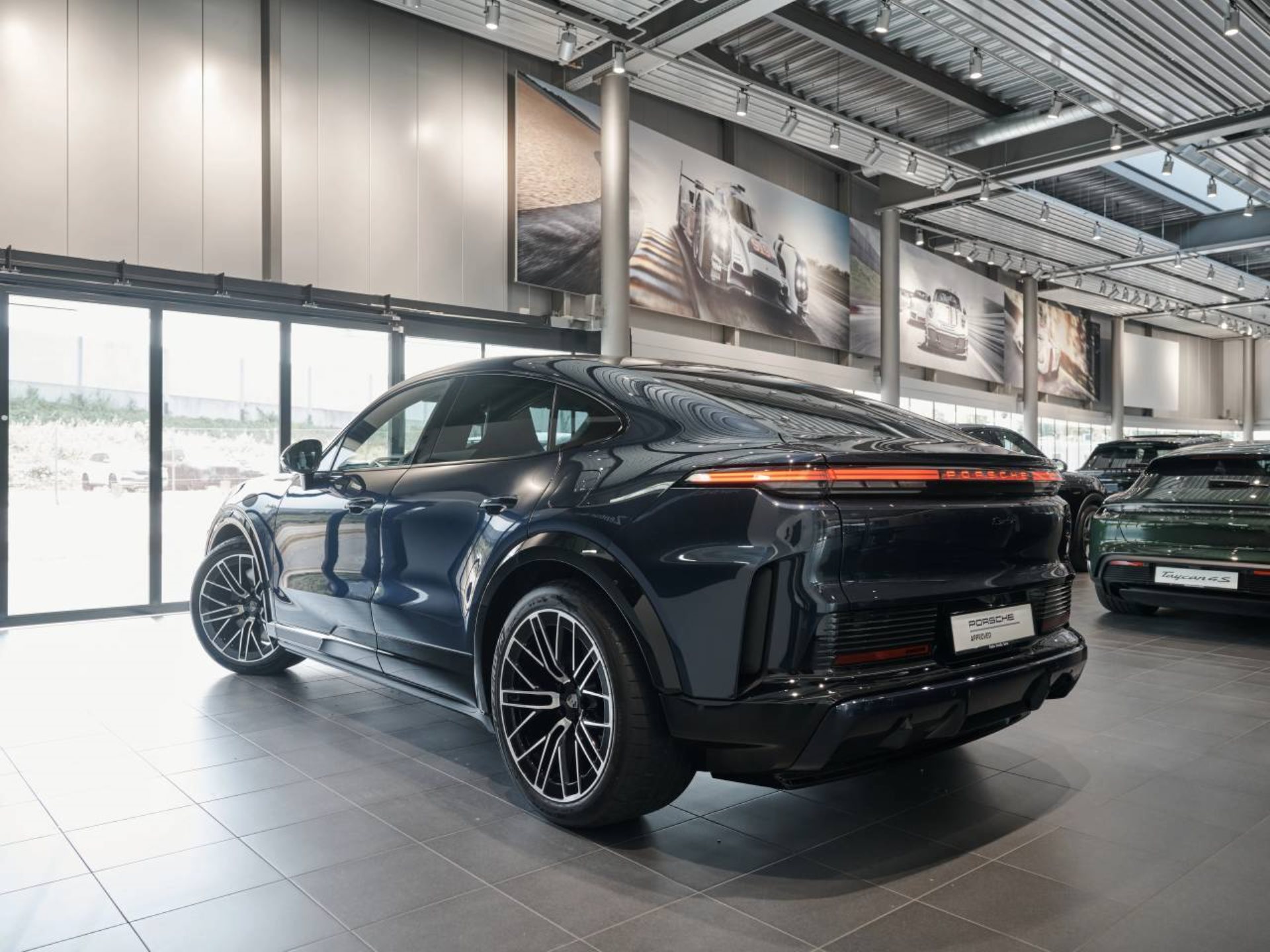 PORSCHE Cayenne Turbo Coupé Electric-image-6