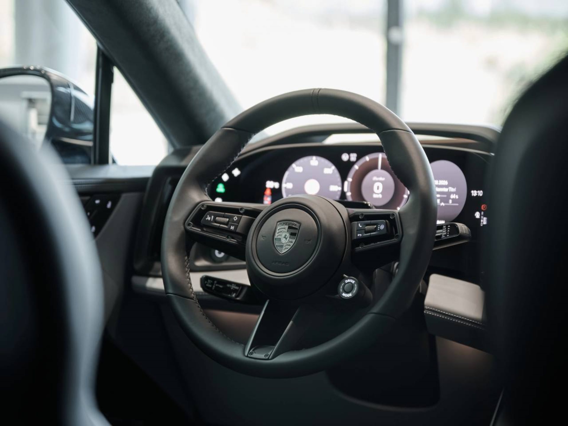 PORSCHE Cayenne Turbo Coupé Electric-image-14