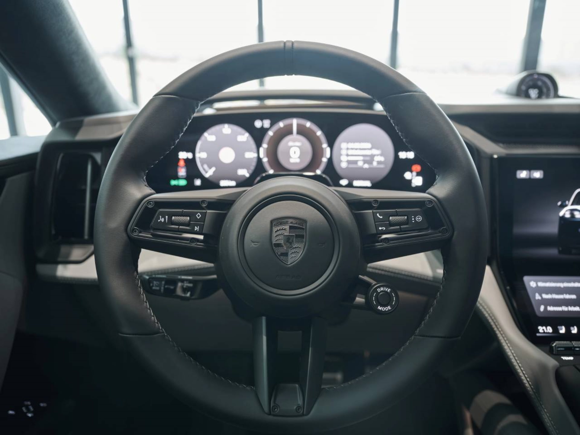 PORSCHE Cayenne Turbo Coupé Electric-image-13