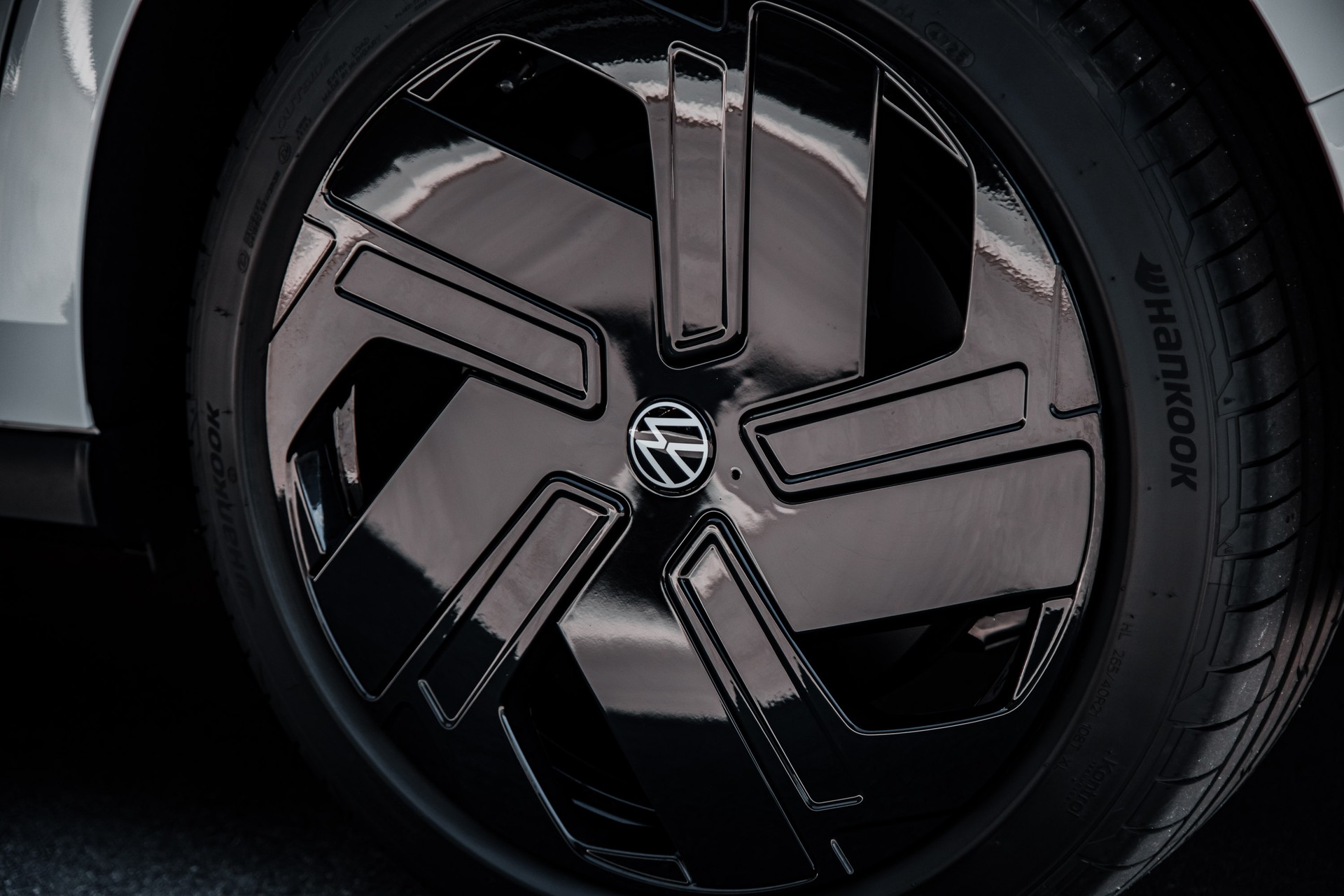 VW ID.Buzz NWB GTX 4 Motion-image-13