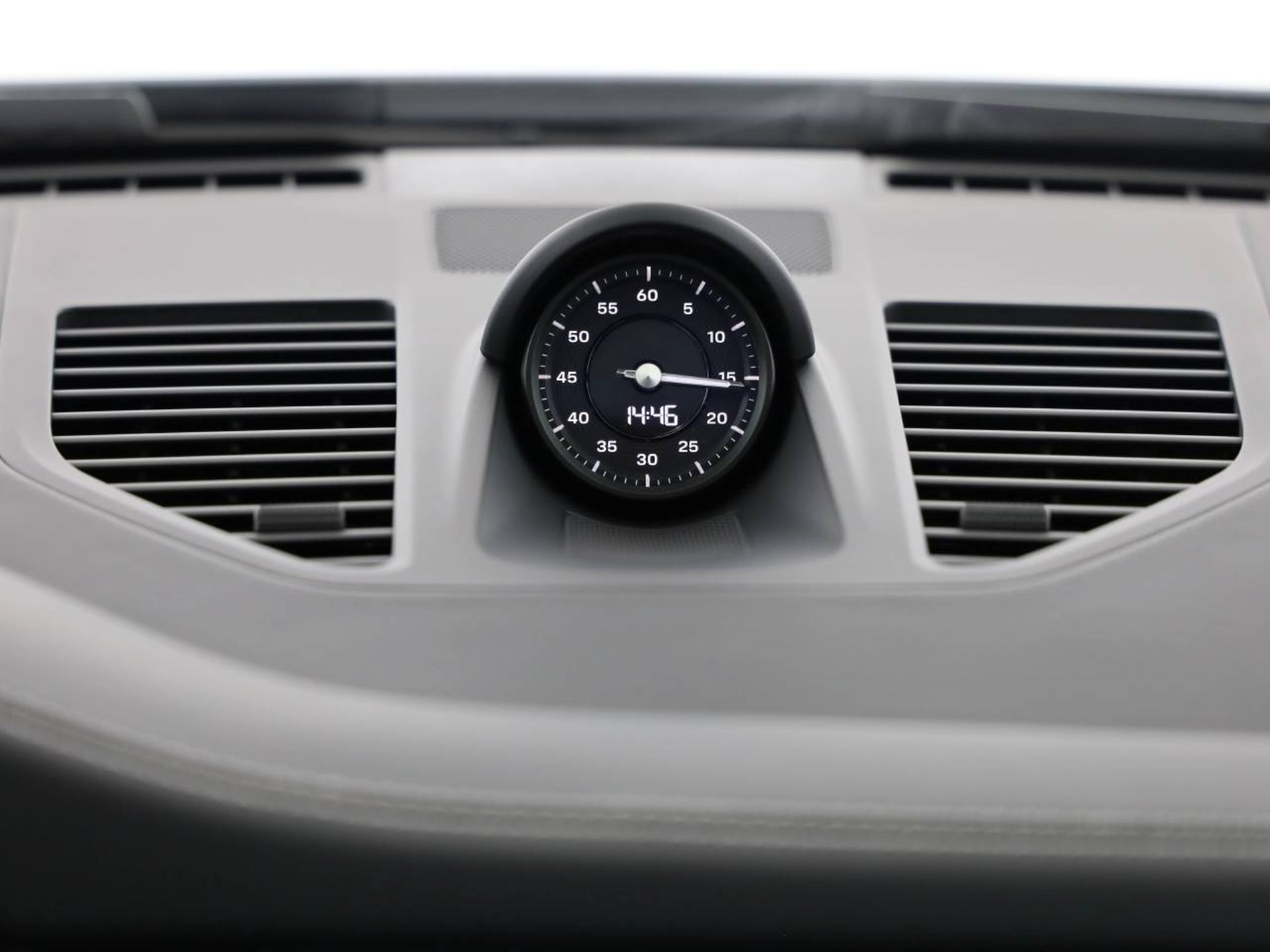 PORSCHE 911 Carrera 4S-image-13