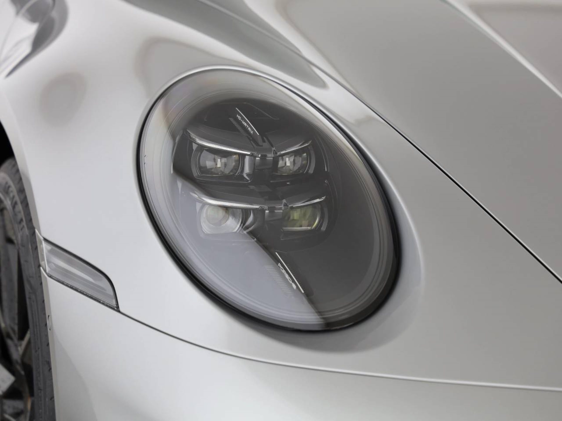 PORSCHE 911 Carrera 4S-image-8