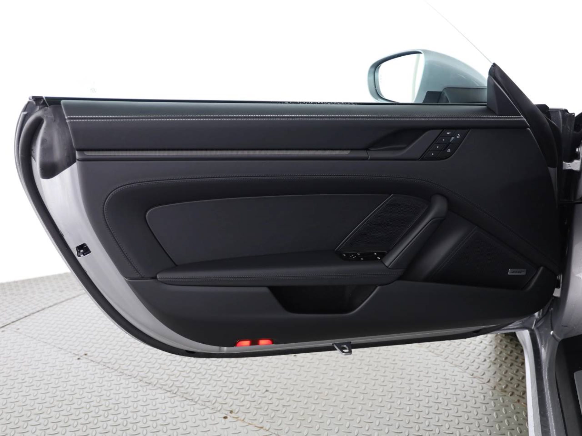 PORSCHE 911 Carrera 4S-image-19