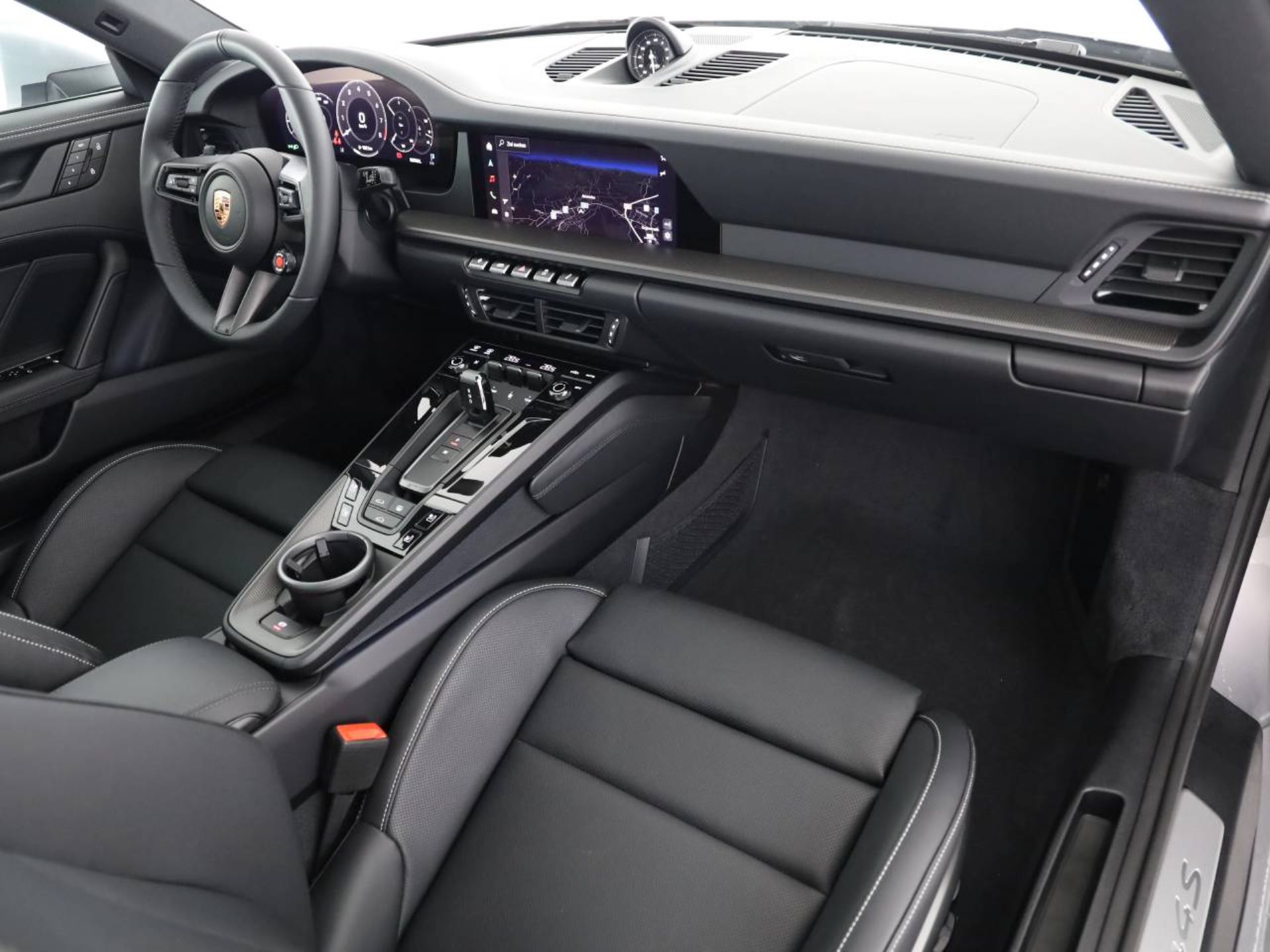 PORSCHE 911 Carrera 4S-image-9