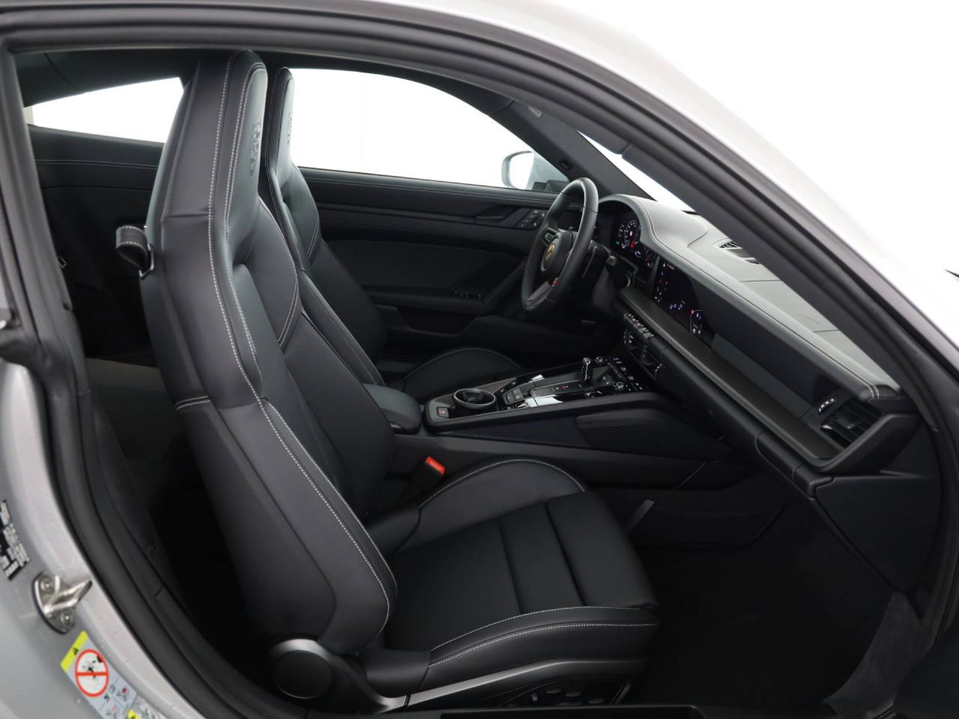 PORSCHE 911 Carrera 4S-image-16