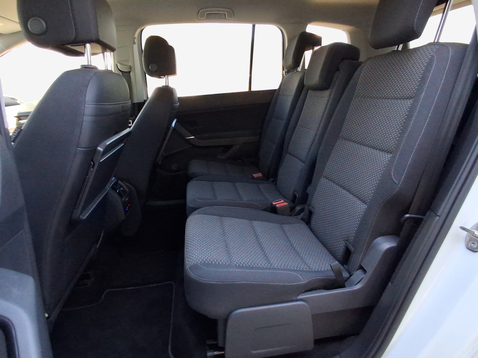 VW Touran 2.0 TDI BlueMotion Technology Comfortline DSG-image-11